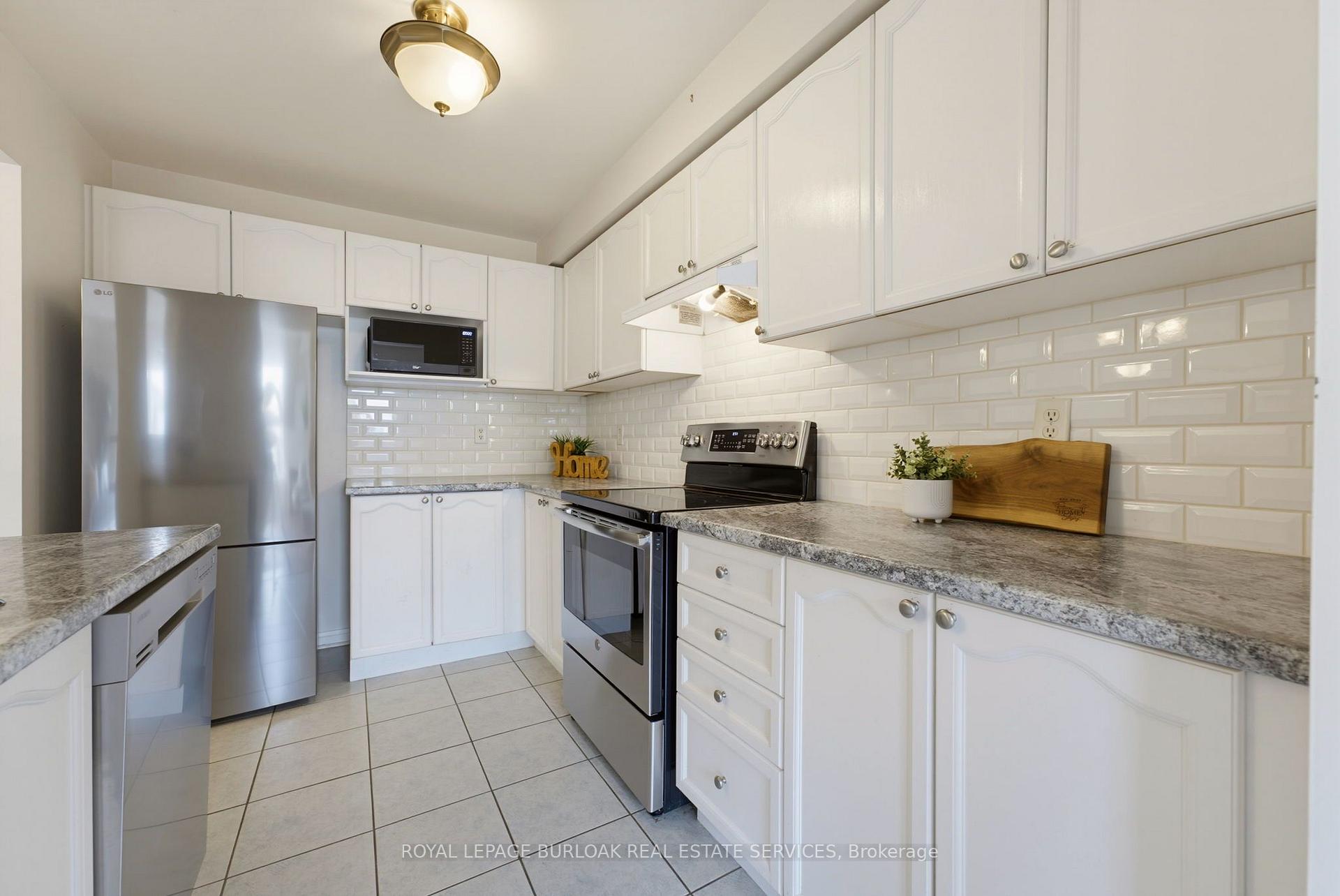 Photo 14 of 4425 Peter Drive, Burlington, Shoreacres — HOMEH