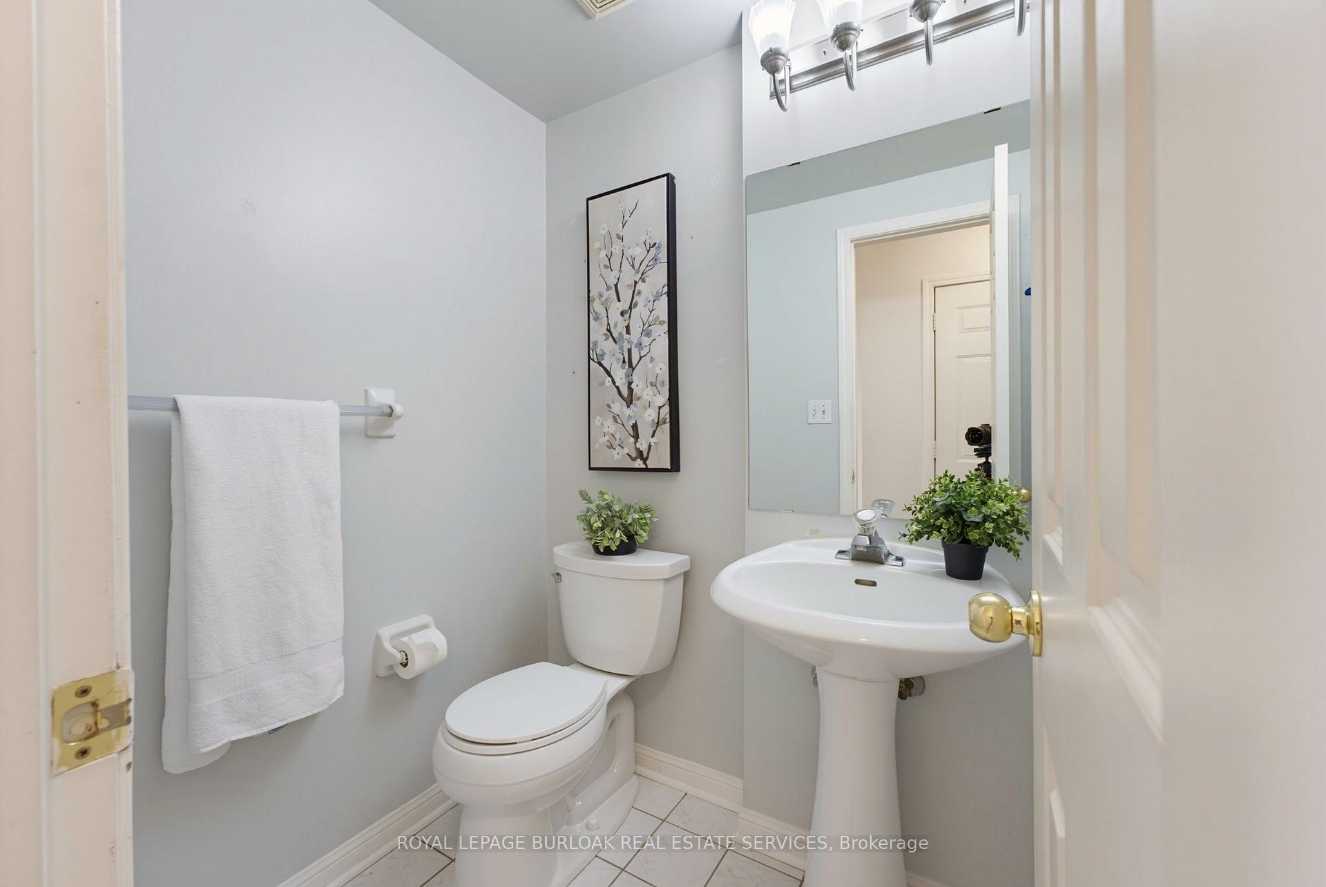 Photo 17 of 4425 Peter Drive, Burlington, Shoreacres — HOMEH