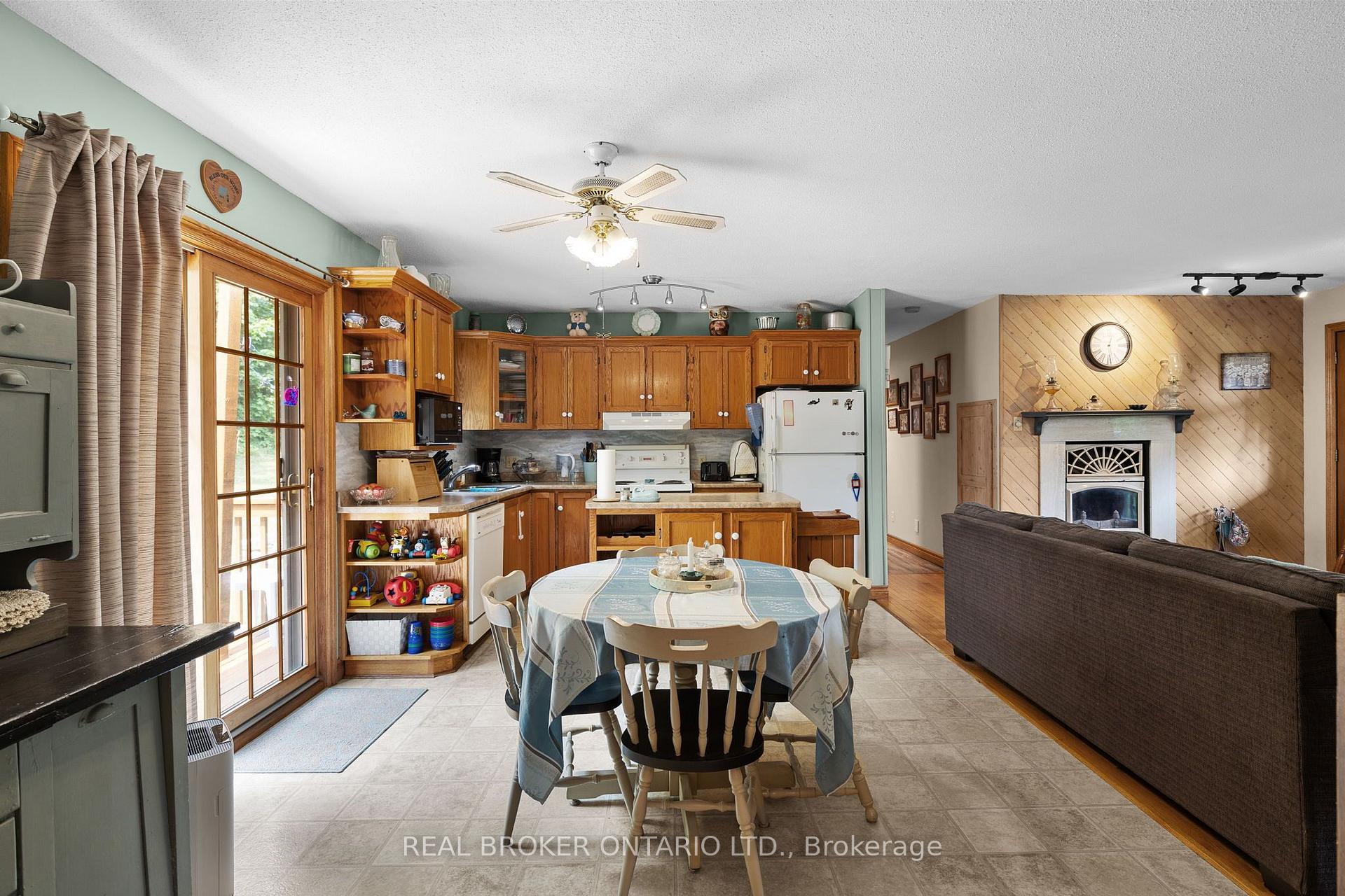 Photo 10 of 8 Alpine Drive, Oro-Medonte, Rural Oro-Medonte — HOMEH