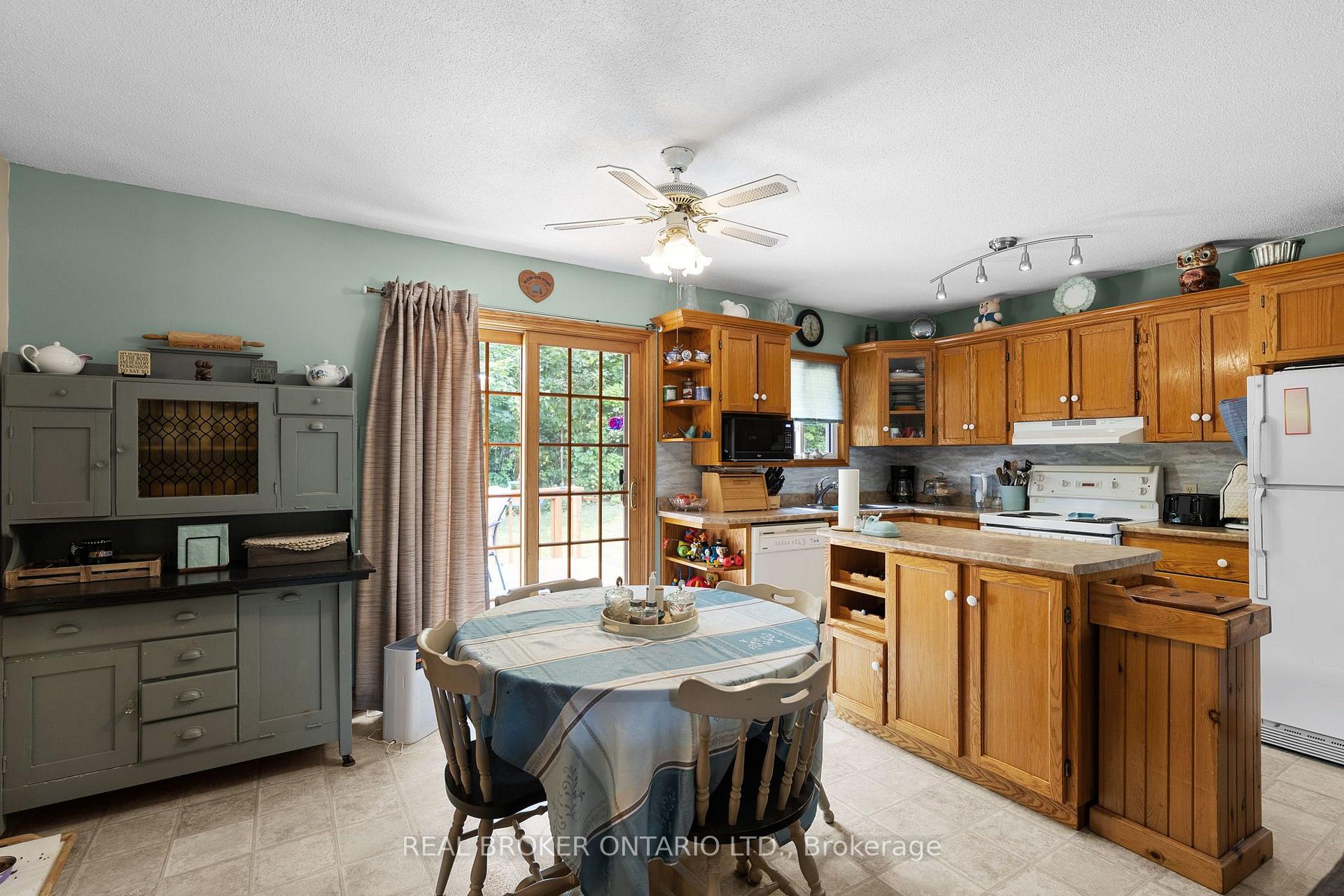 Photo 11 of 8 Alpine Drive, Oro-Medonte, Rural Oro-Medonte — HOMEH