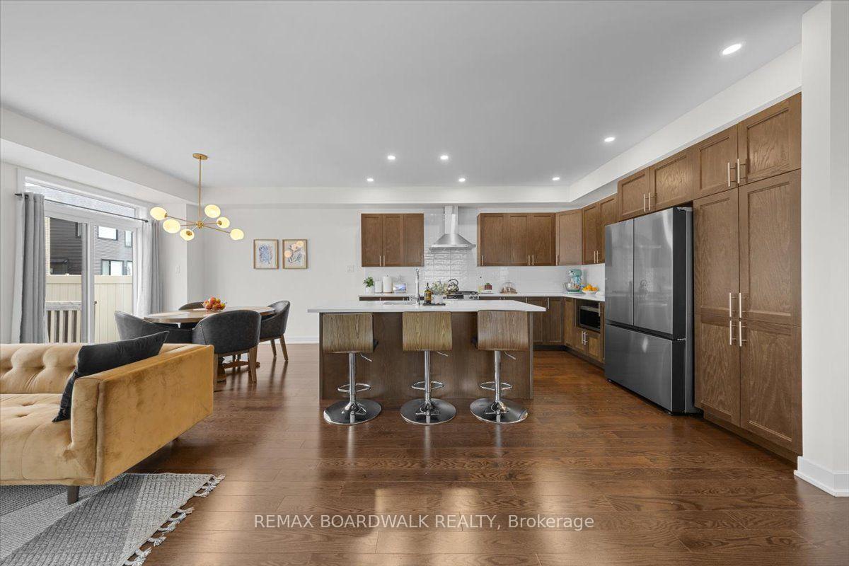 Photo 5 of 1027 Hydrangea Avenue, Ottawa, Riverside South/Gloucester Glen — HOMEH