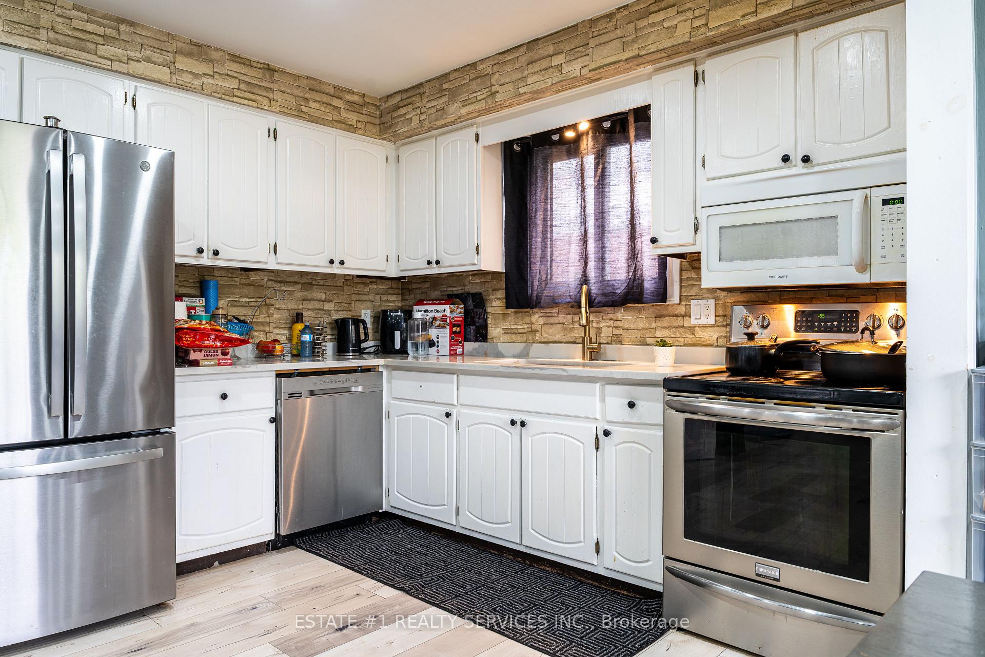 Photo 8 of 43 Dyer Street, St. Thomas — HOMEH