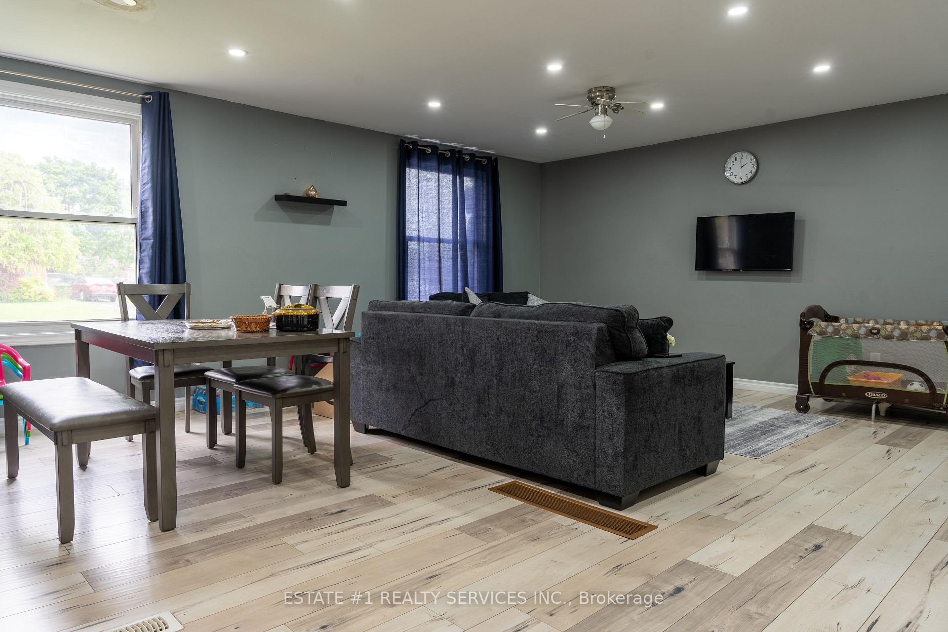 Photo 10 of 43 Dyer Street, St. Thomas — HOMEH