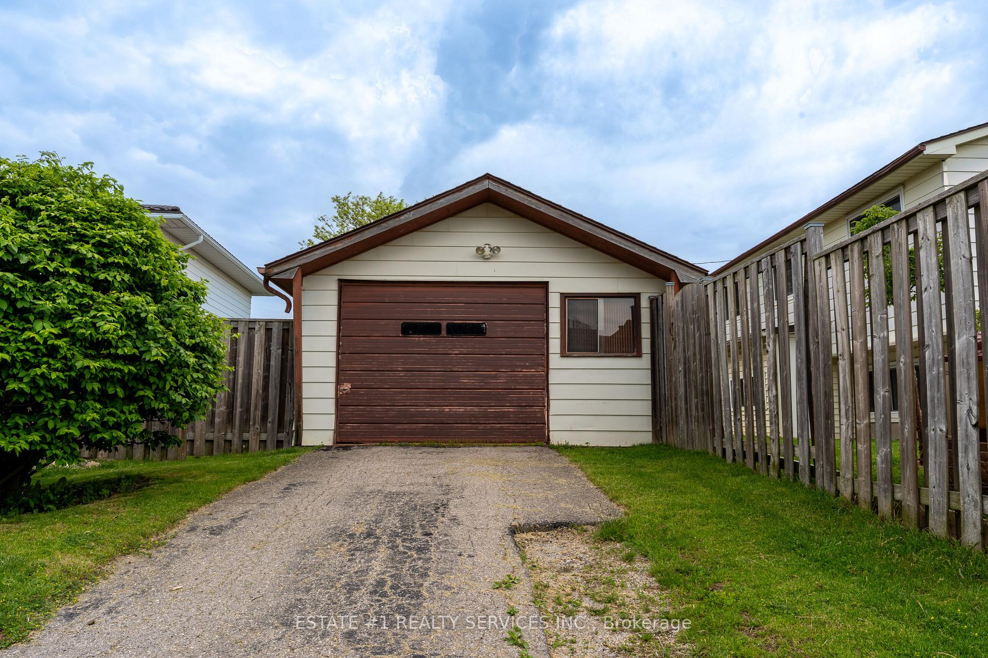 Photo 25 of 43 Dyer Street, St. Thomas — HOMEH