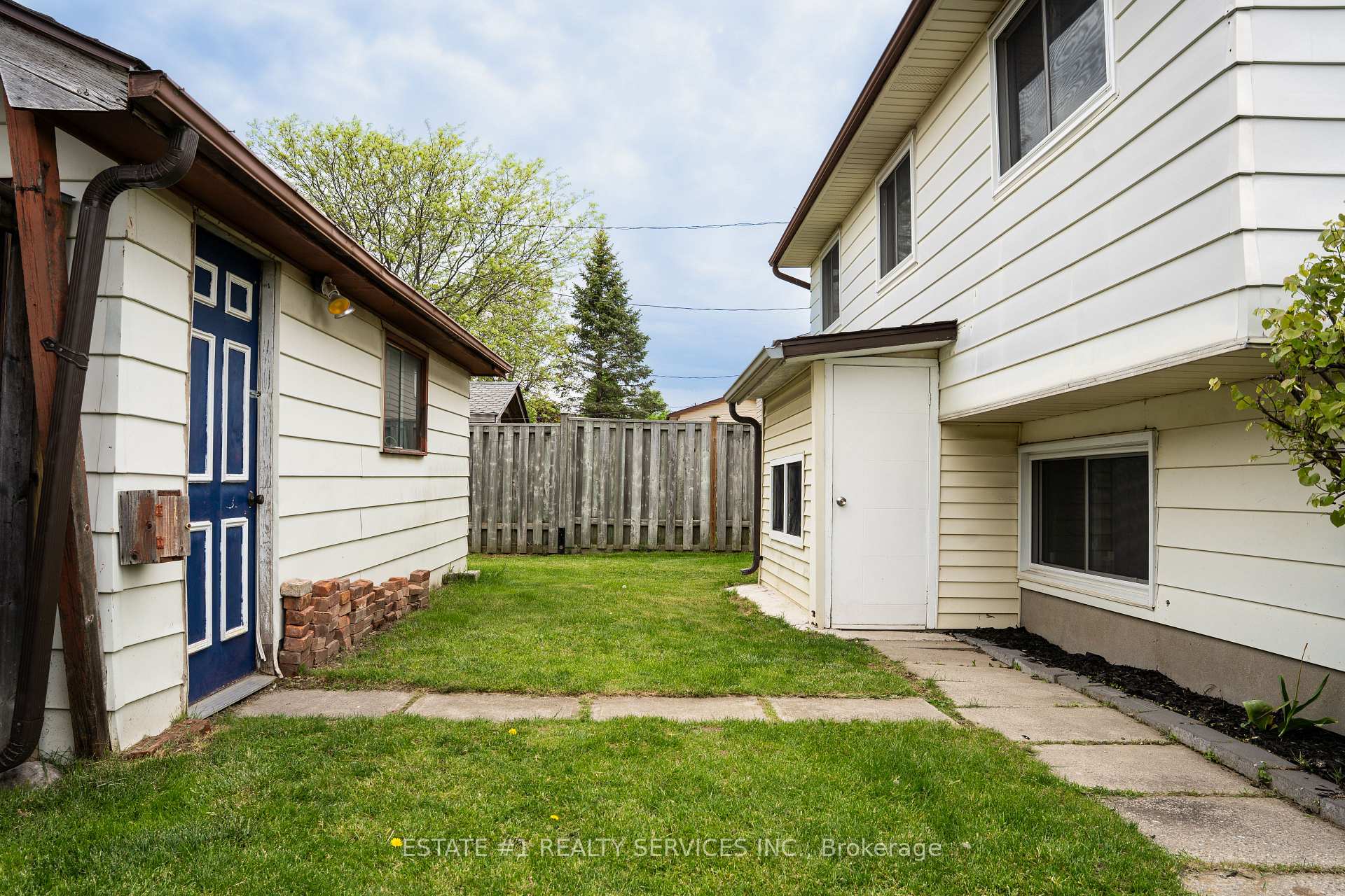 Photo 27 of 43 Dyer Street, St. Thomas — HOMEH