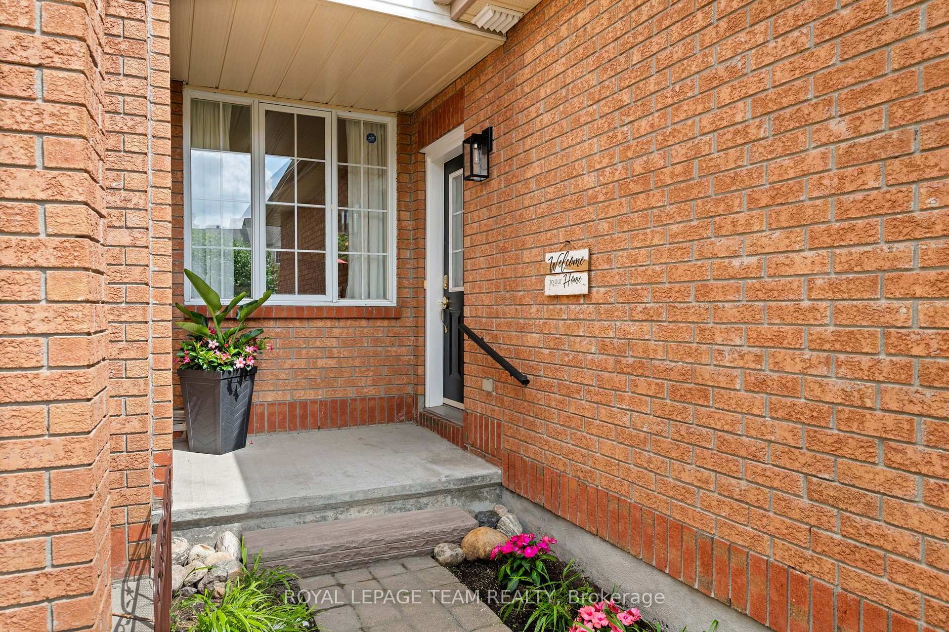 Photo 2 of 6 Folison Street, Ottawa, Hunt Club Park/Greenboro — HOMEH