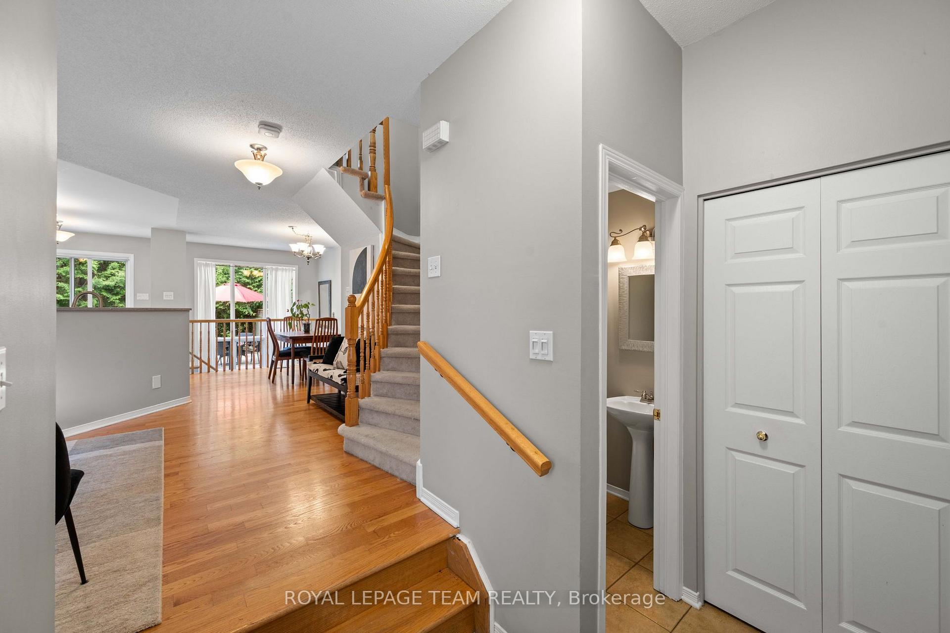 Photo 3 of 6 Folison Street, Ottawa, Hunt Club Park/Greenboro — HOMEH