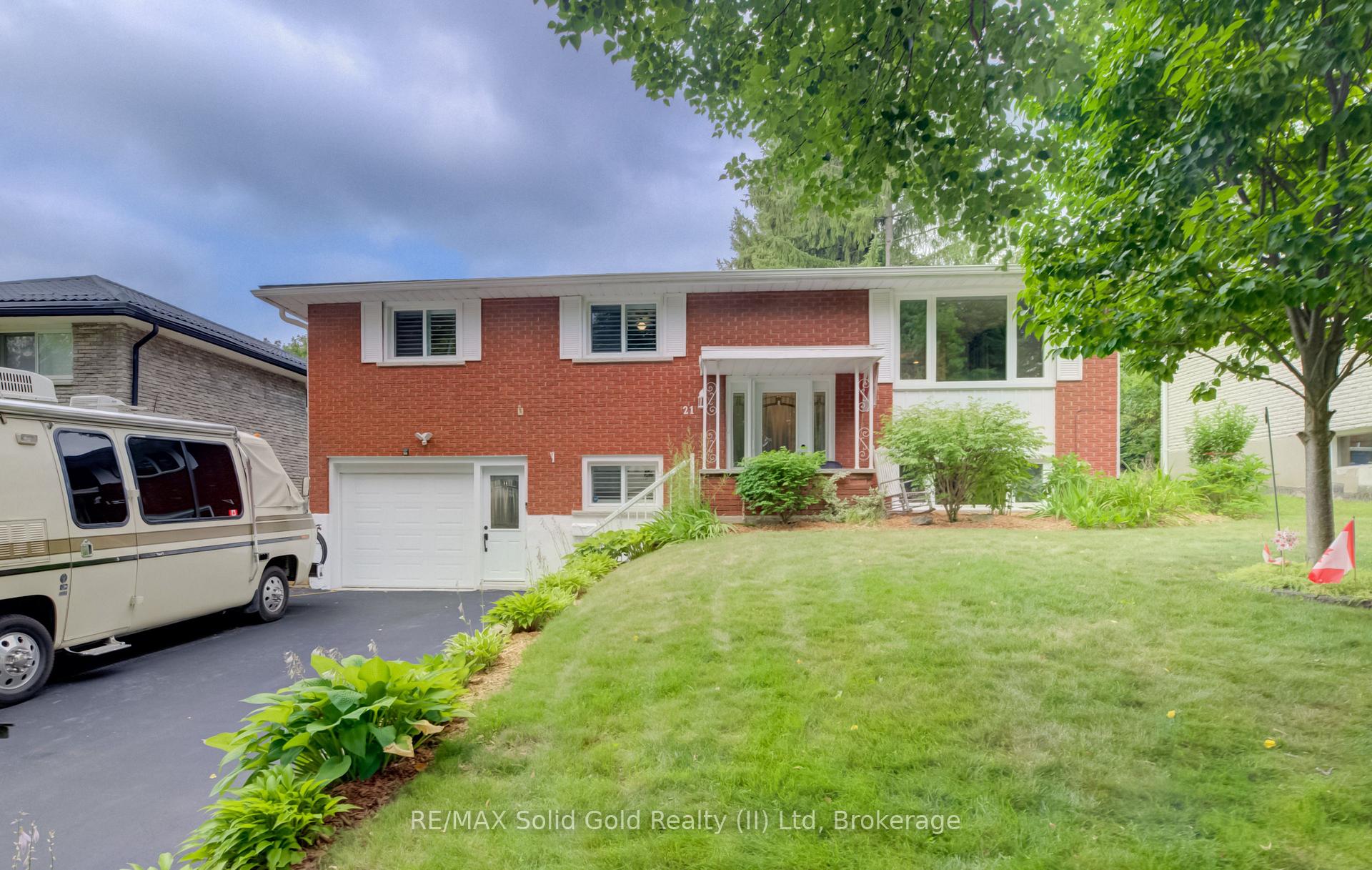Photo 2 of 21 Kelly Drive, Kitchener, Victoria Hills — HOMEH