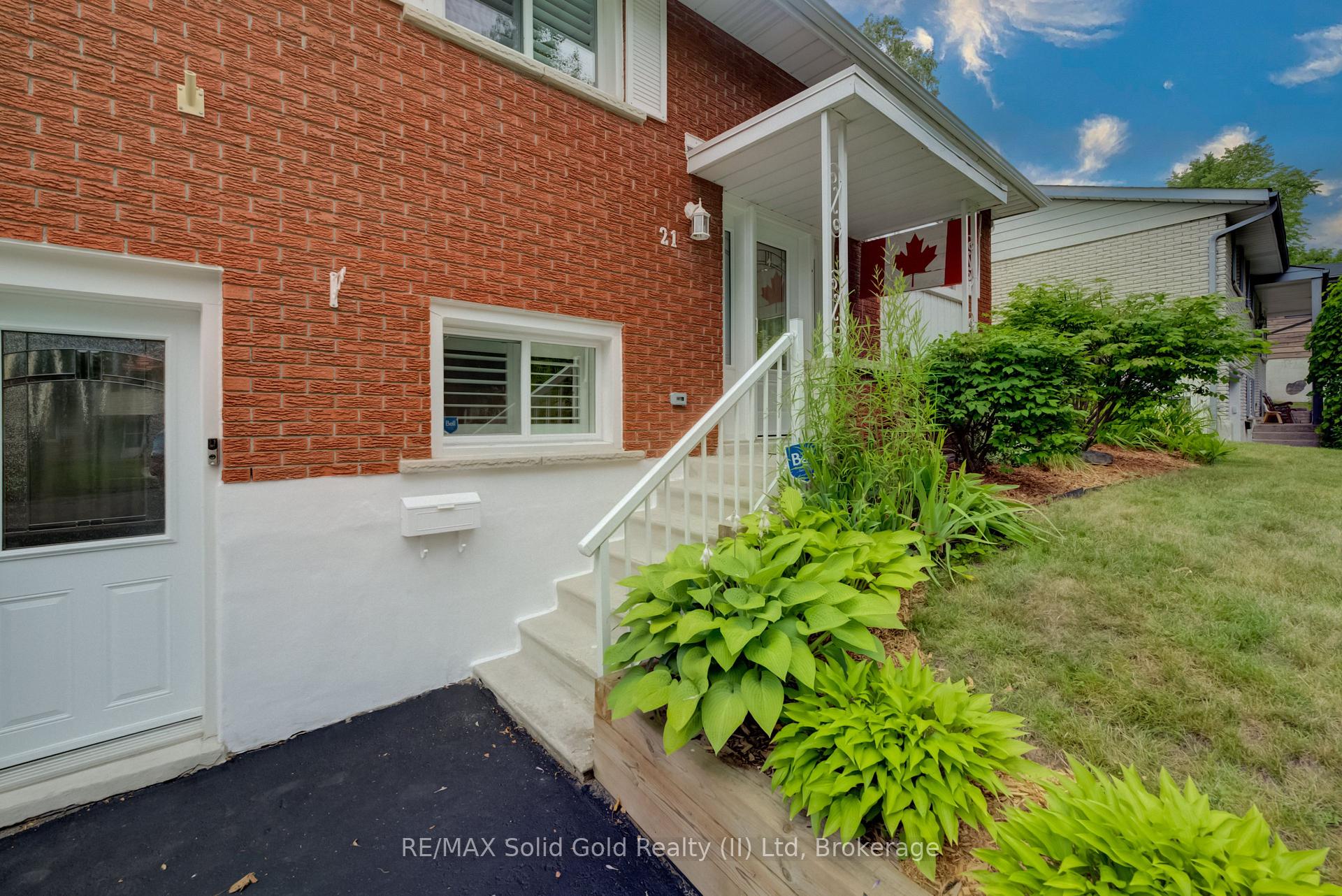 Photo 3 of 21 Kelly Drive, Kitchener, Victoria Hills — HOMEH