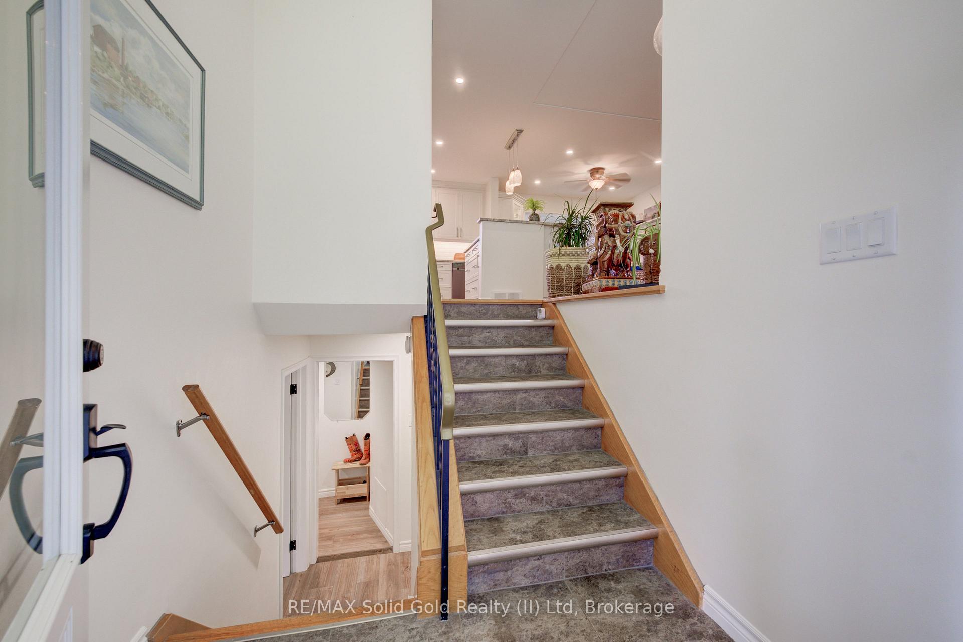 Photo 5 of 21 Kelly Drive, Kitchener, Victoria Hills — HOMEH