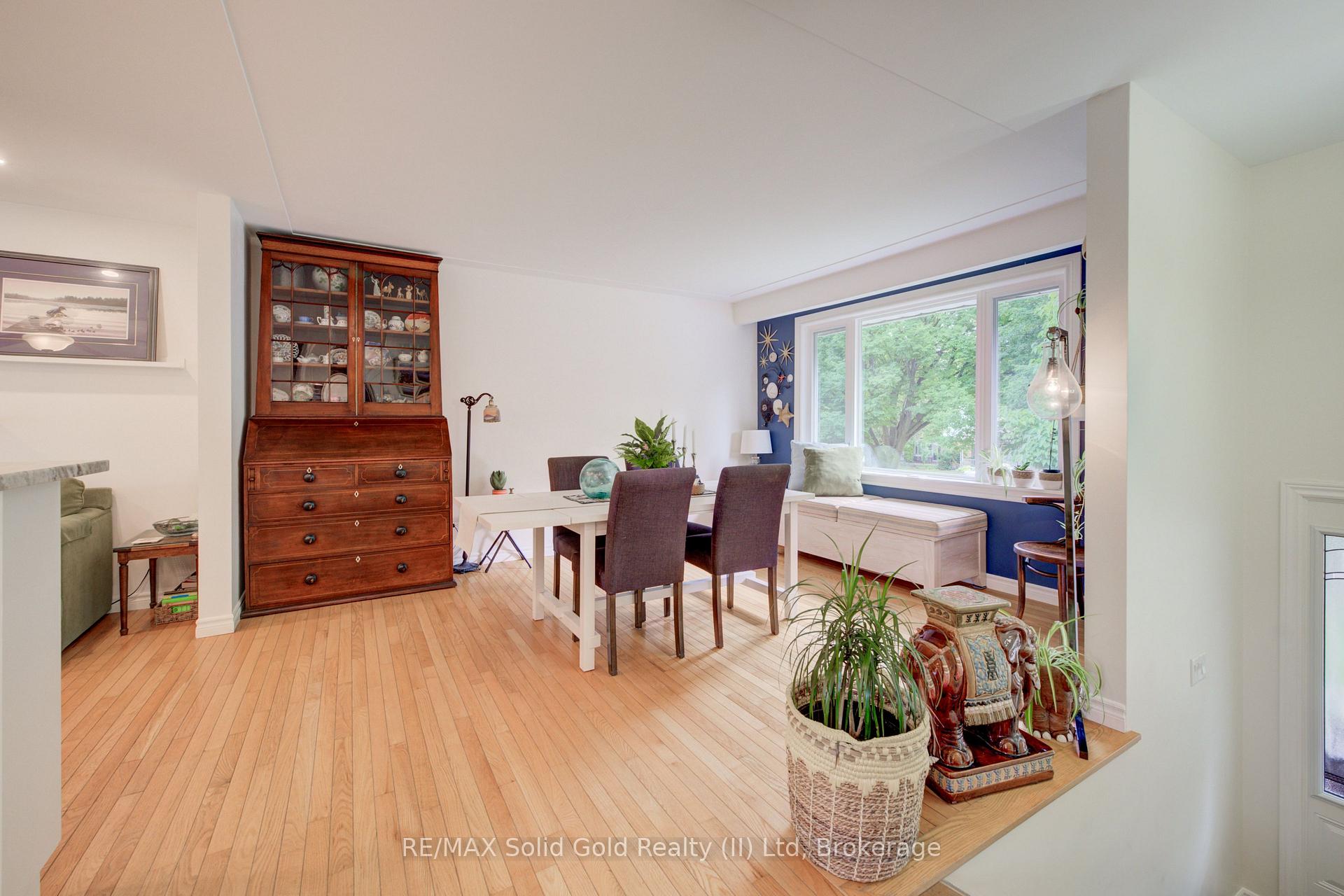 Photo 10 of 21 Kelly Drive, Kitchener, Victoria Hills — HOMEH
