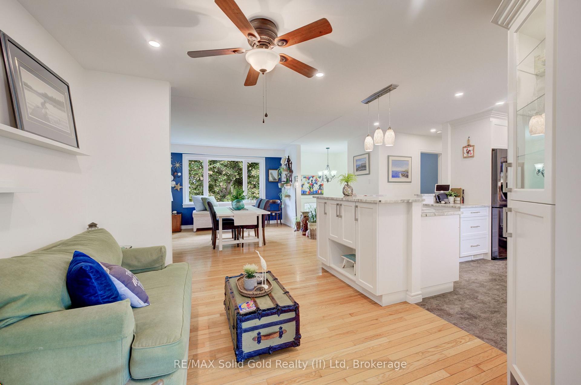Photo 11 of 21 Kelly Drive, Kitchener, Victoria Hills — HOMEH