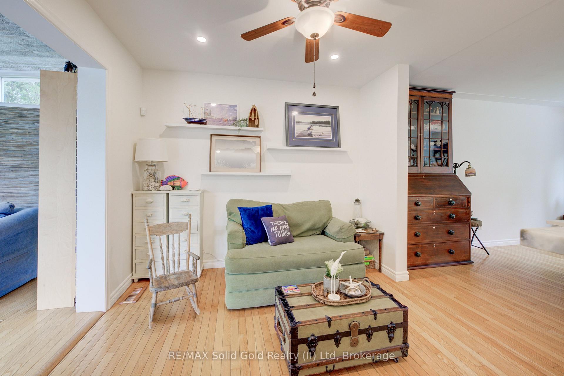 Photo 13 of 21 Kelly Drive, Kitchener, Victoria Hills — HOMEH