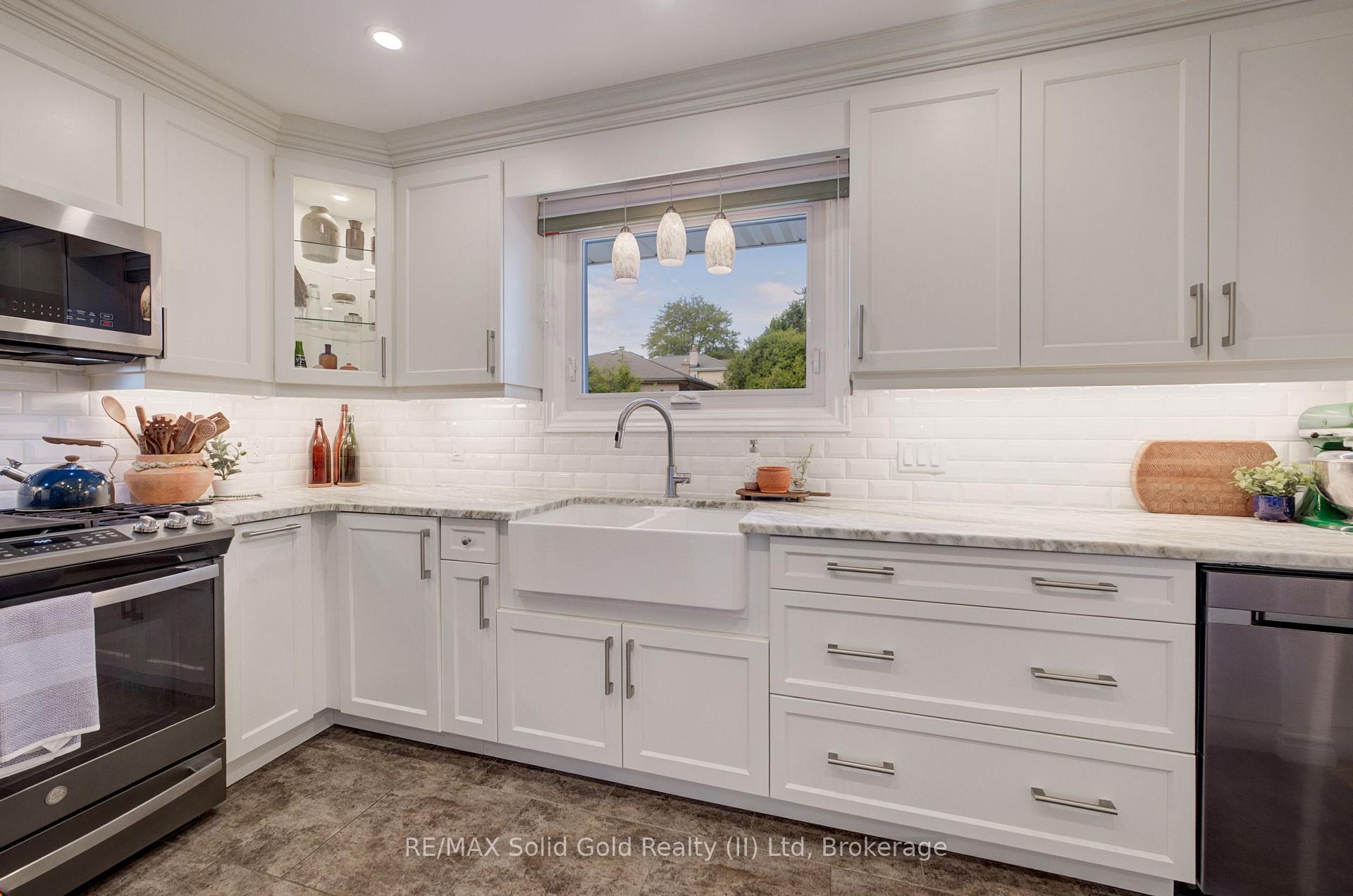 Photo 16 of 21 Kelly Drive, Kitchener, Victoria Hills — HOMEH