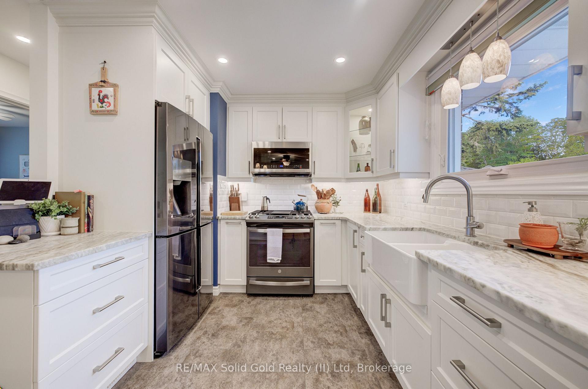 Photo 17 of 21 Kelly Drive, Kitchener, Victoria Hills — HOMEH
