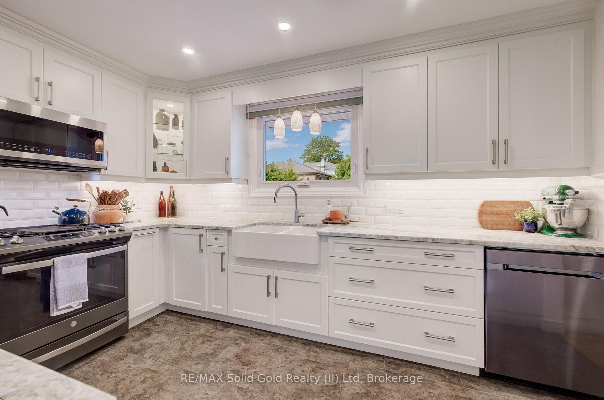 Photo 18 of 21 Kelly Drive, Kitchener, Victoria Hills — HOMEH