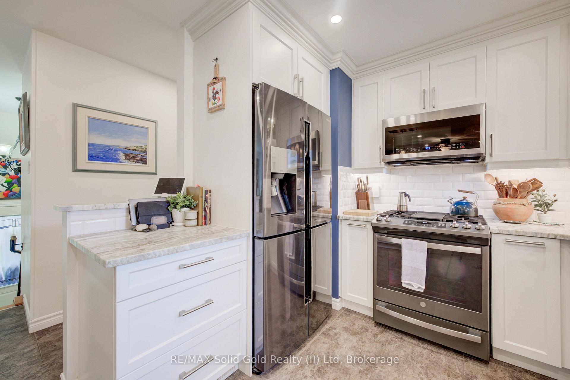 Photo 19 of 21 Kelly Drive, Kitchener, Victoria Hills — HOMEH