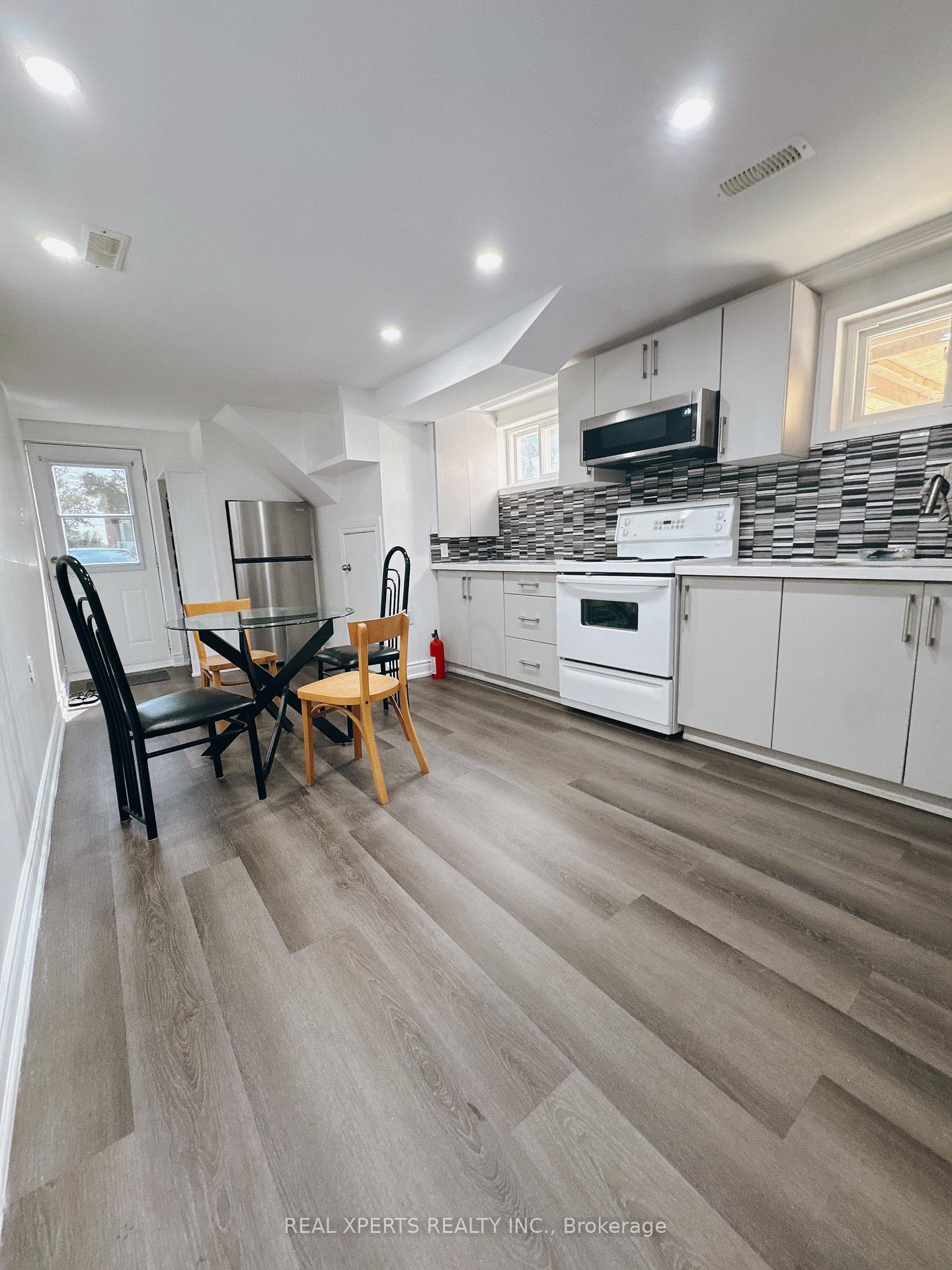 Photo 3 of 27 Roseville Drive, Brampton, Brampton South — HOMEH