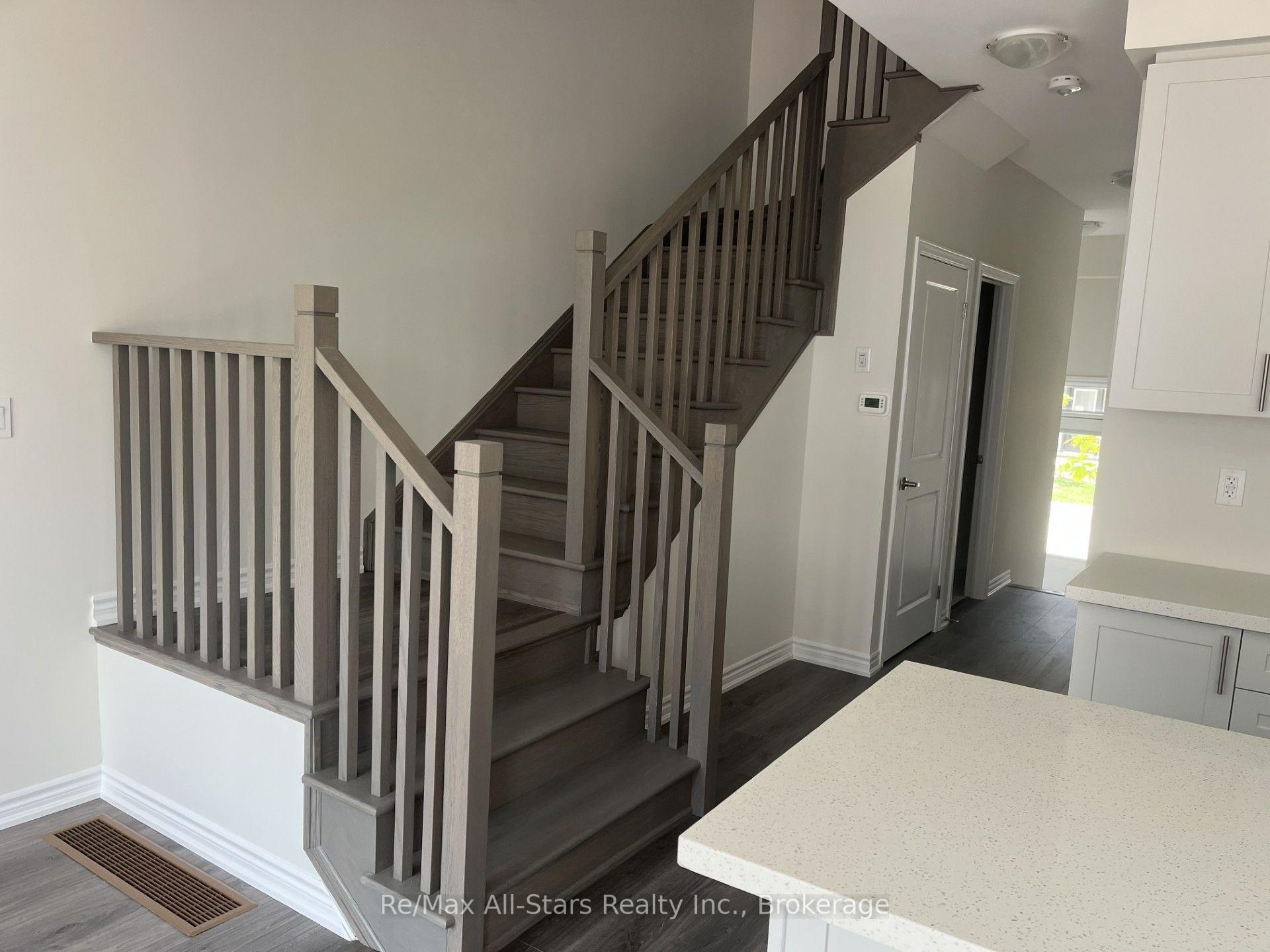 Photo 6 of 30 Ingle Way, Kawartha Lakes, Lindsay — HOMEH