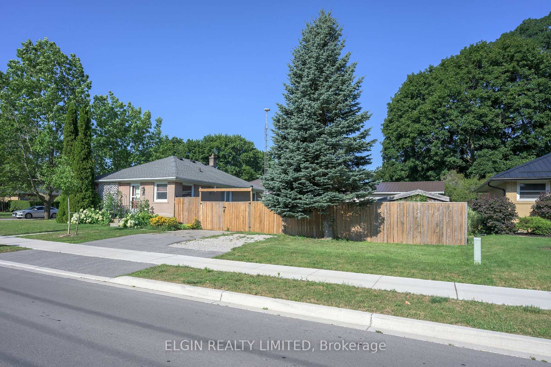 Photo 24 of 90 Dunkirk Drive, St. Thomas — HOMEH