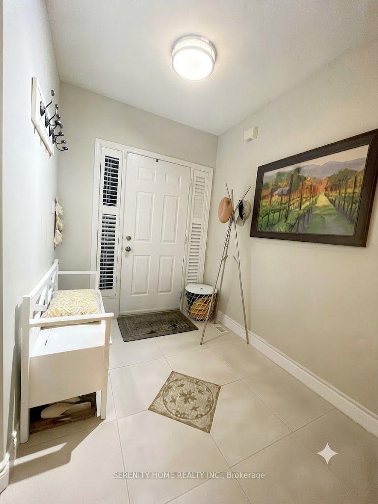 Photo 3 of 5384 Tree Crest Court, Mississauga, Hurontario — HOMEH