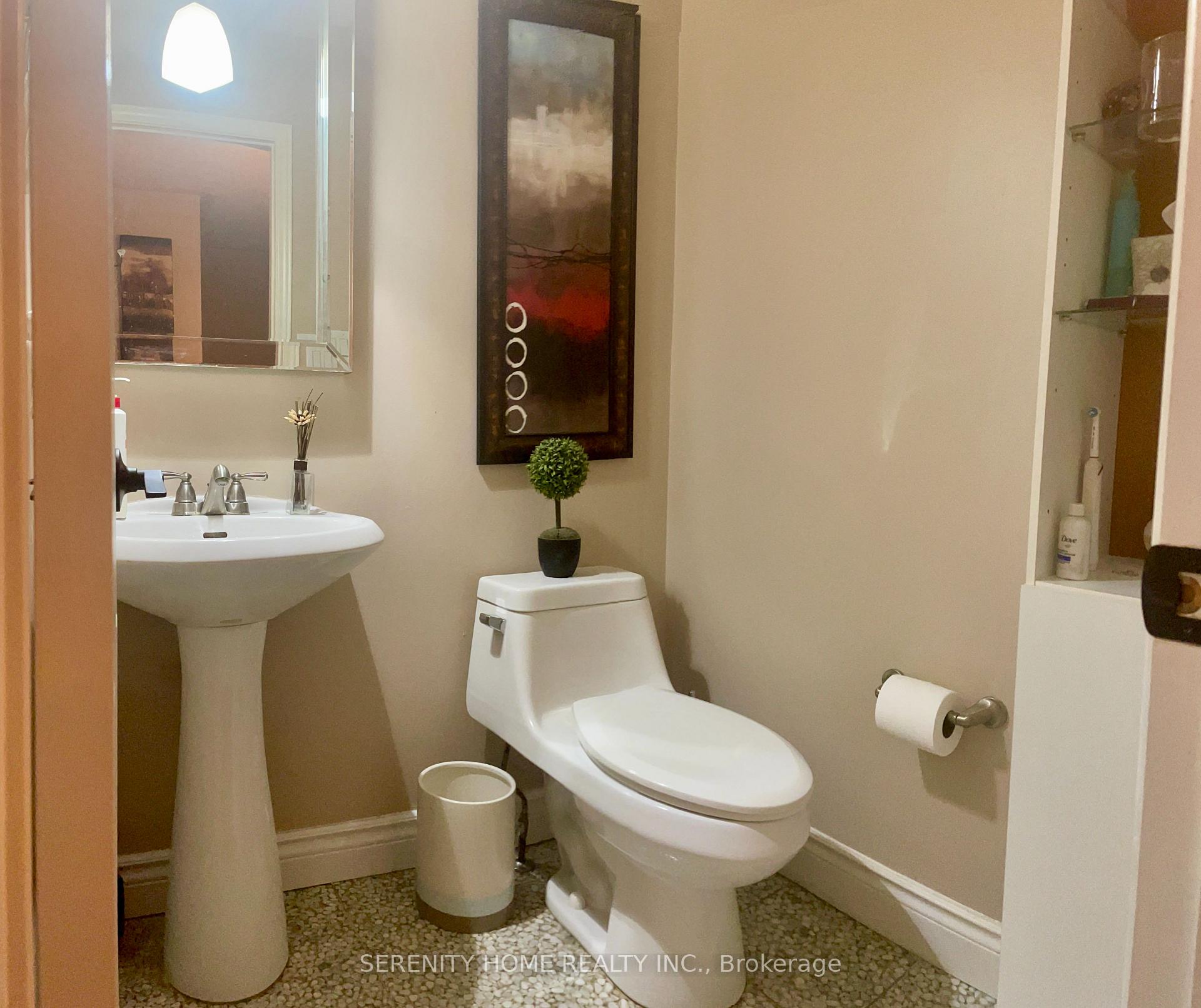 Photo 5 of 5384 Tree Crest Court, Mississauga, Hurontario — HOMEH