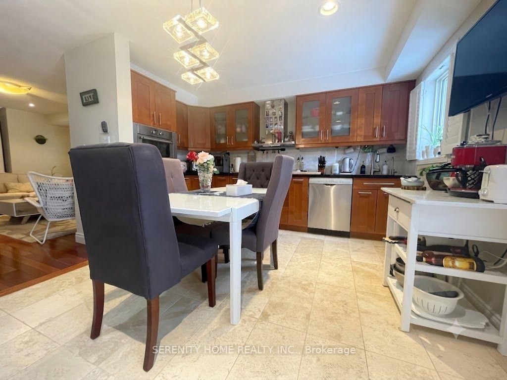 Photo 8 of 5384 Tree Crest Court, Mississauga, Hurontario — HOMEH