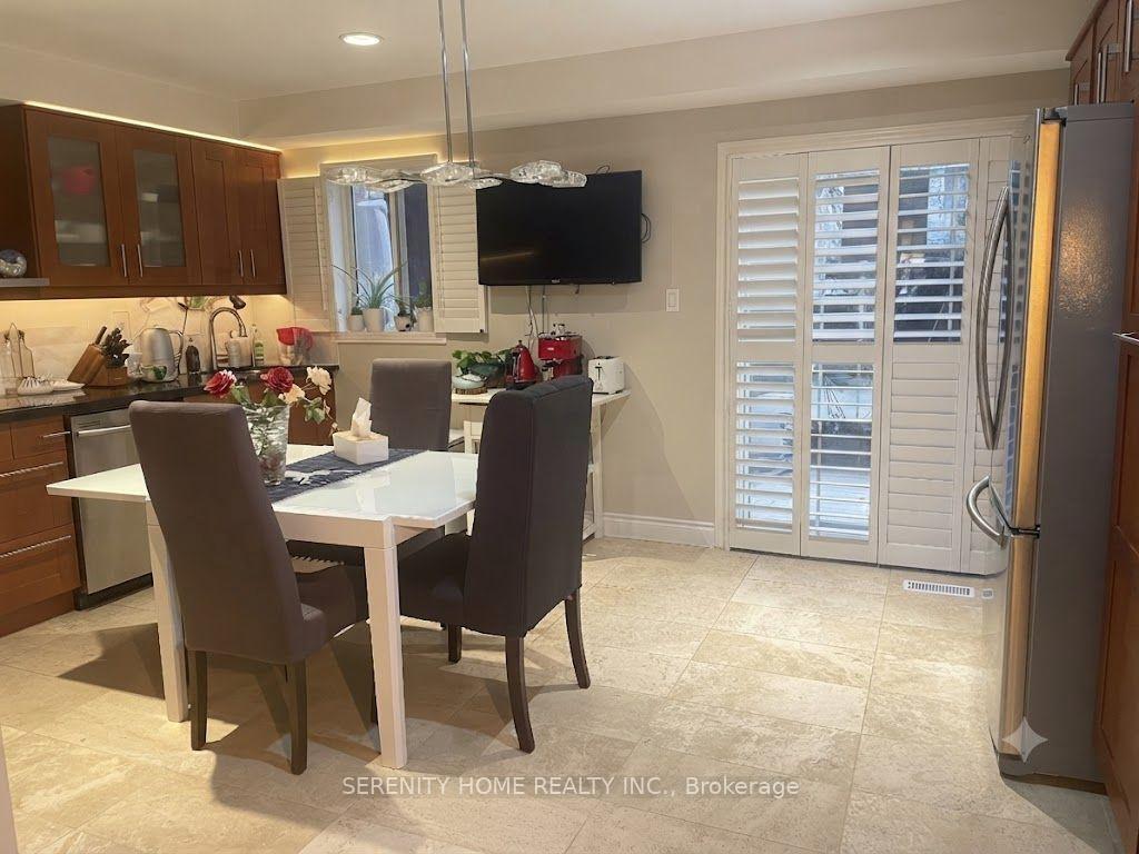 Photo 9 of 5384 Tree Crest Court, Mississauga, Hurontario — HOMEH