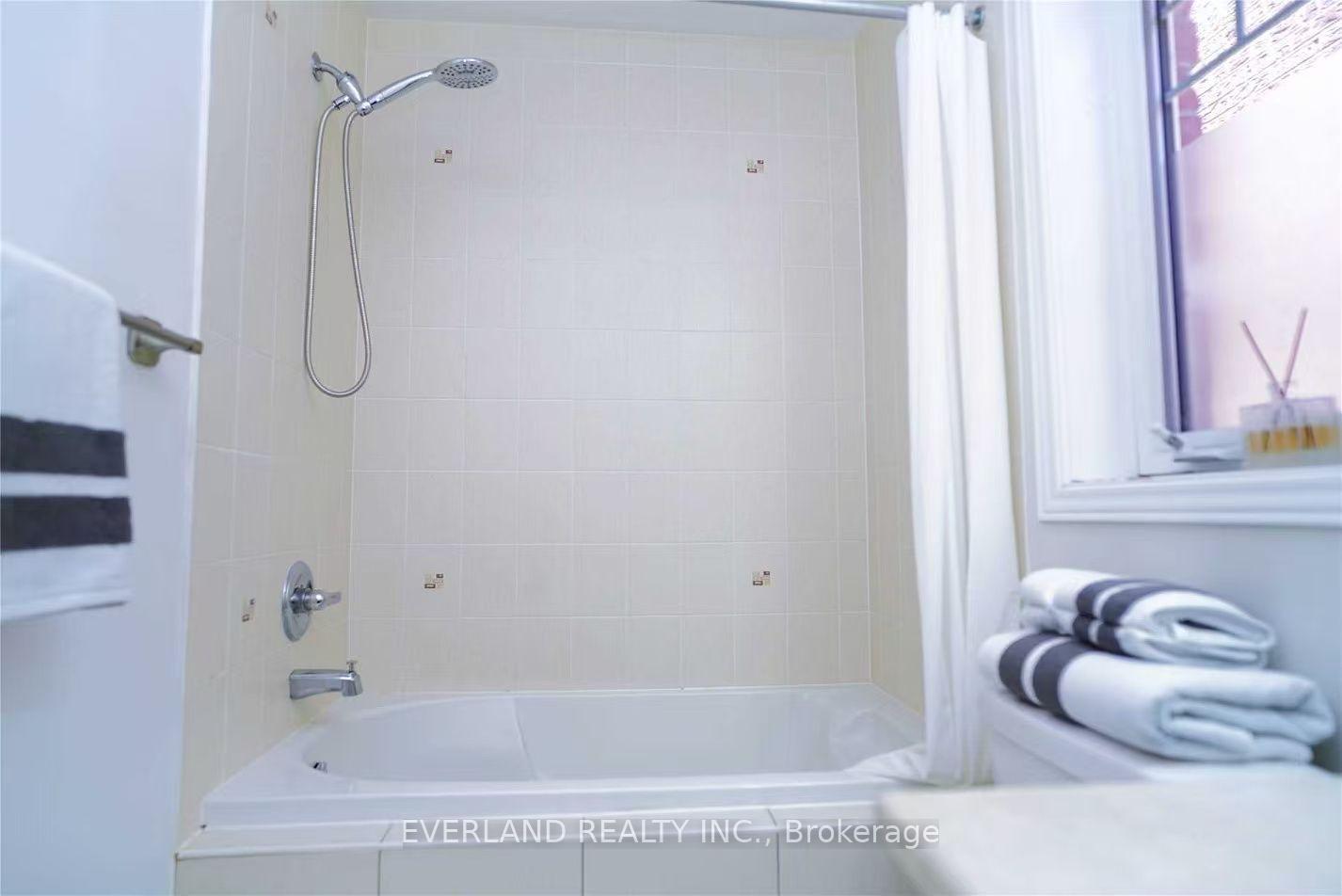 Photo 15 of 5267 Major Mackenzie Drive E, Markham, Berczy — HOMEH