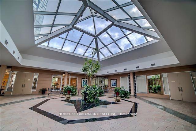 Photo 4 of Unit 1003, 5 Concorde Place, North York, Banbury-Don Mills — HOMEH