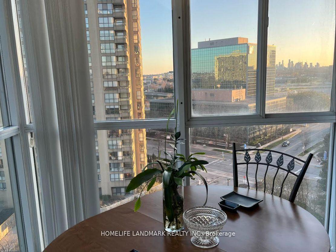 Photo 6 of Unit 1003, 5 Concorde Place, North York, Banbury-Don Mills — HOMEH