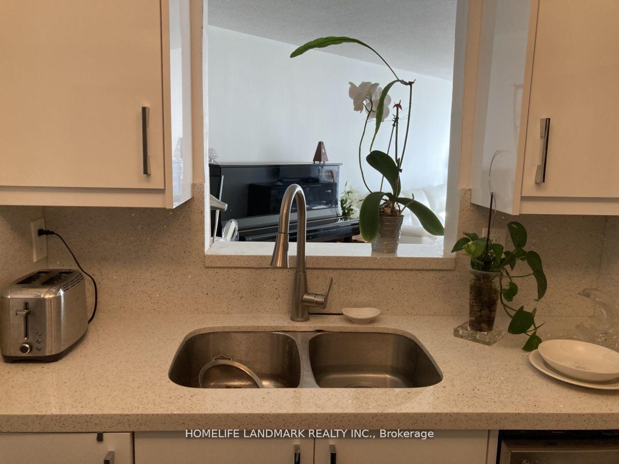 Photo 8 of Unit 1003, 5 Concorde Place, North York, Banbury-Don Mills — HOMEH
