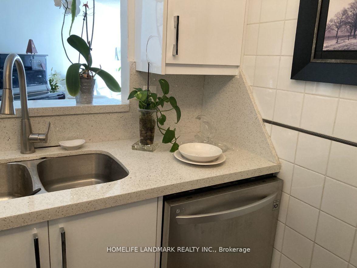 Photo 9 of Unit 1003, 5 Concorde Place, North York, Banbury-Don Mills — HOMEH