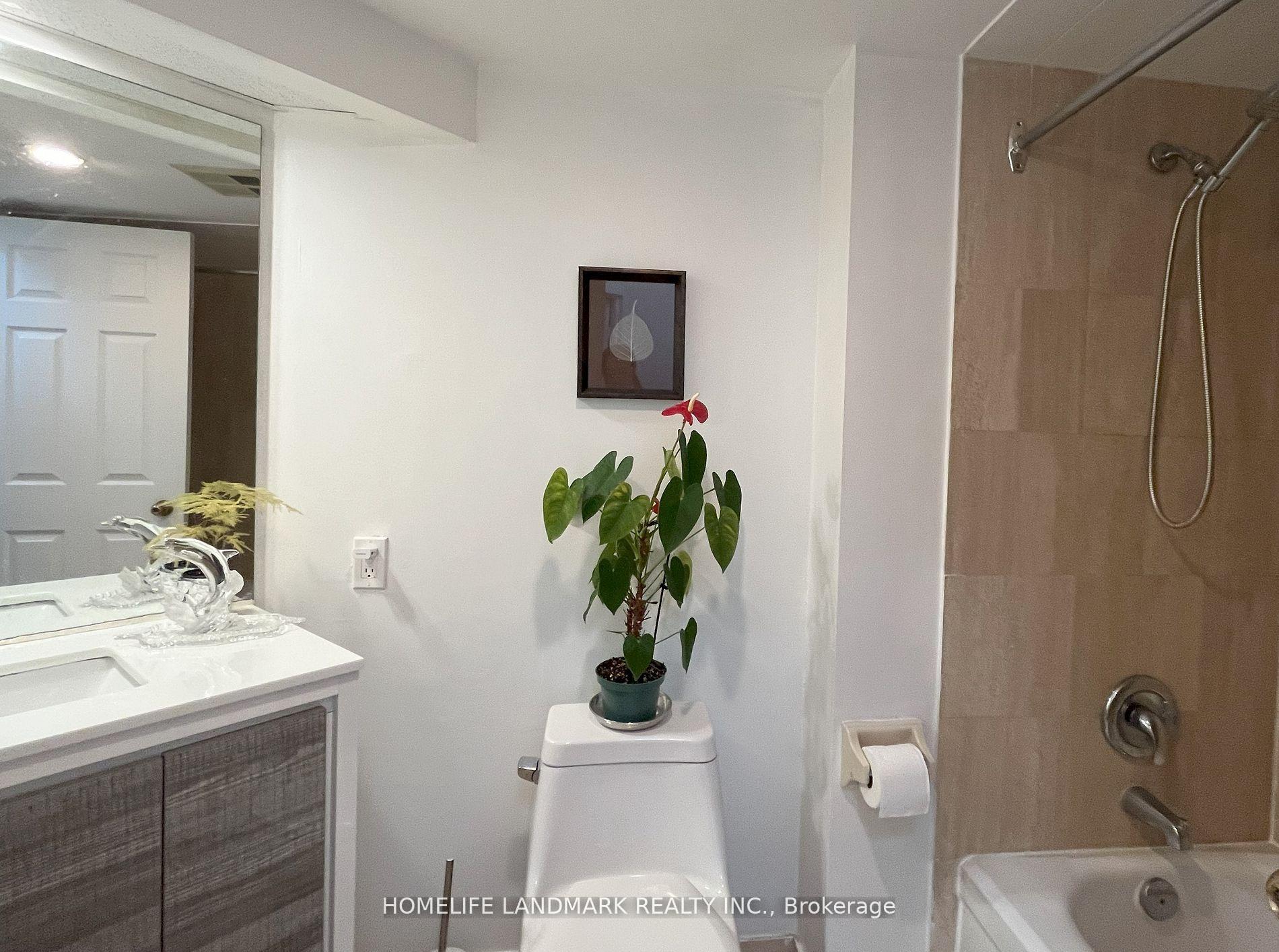 Photo 10 of Unit 1003, 5 Concorde Place, North York, Banbury-Don Mills — HOMEH