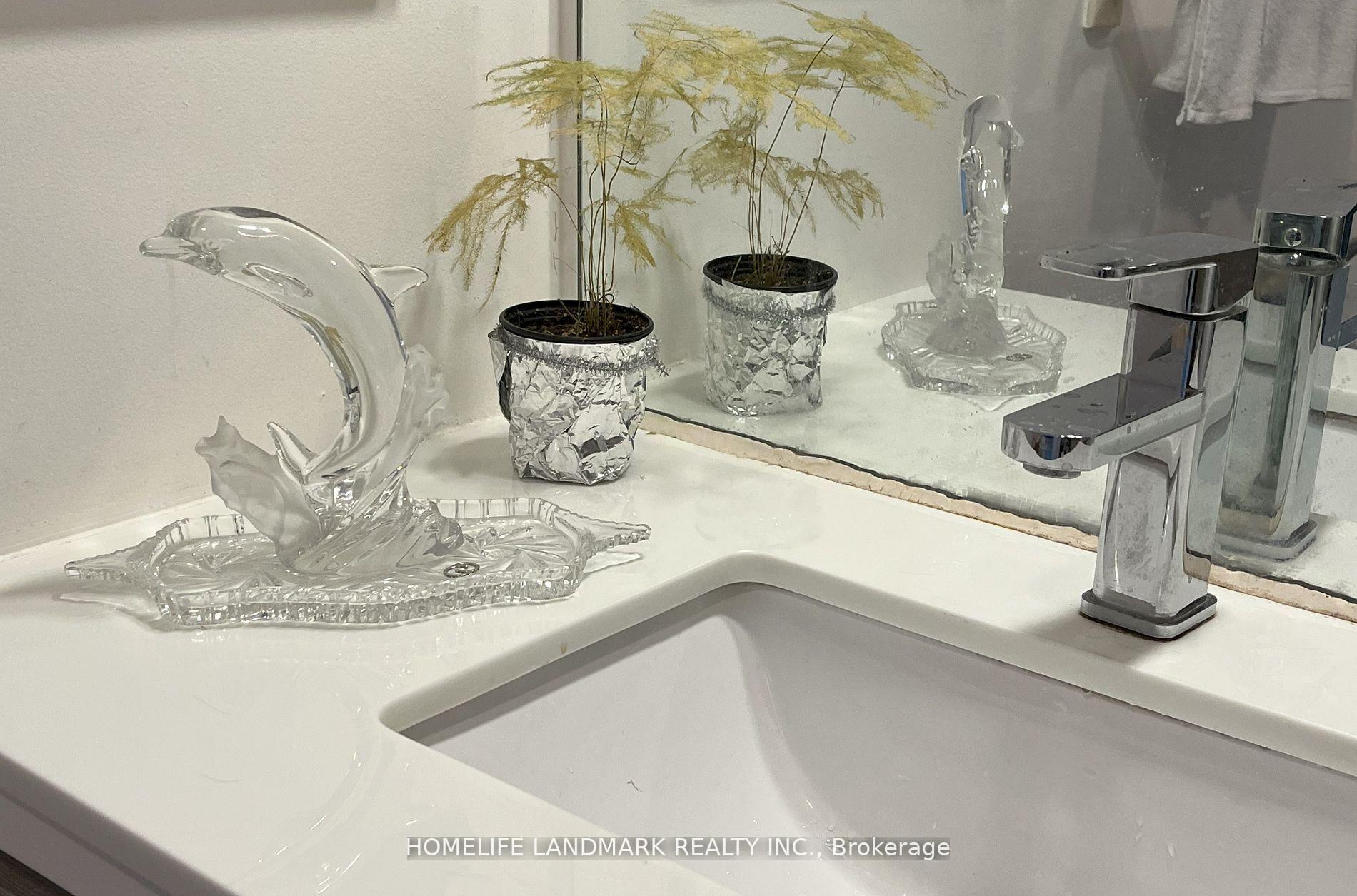 Photo 12 of Unit 1003, 5 Concorde Place, North York, Banbury-Don Mills — HOMEH