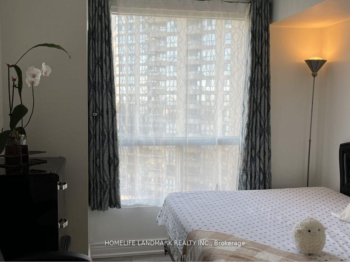 Photo 13 of Unit 1003, 5 Concorde Place, North York, Banbury-Don Mills — HOMEH