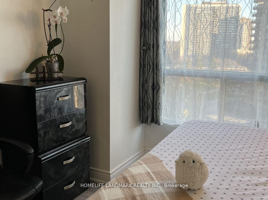 Photo 14 of Unit 1003, 5 Concorde Place, North York, Banbury-Don Mills — HOMEH