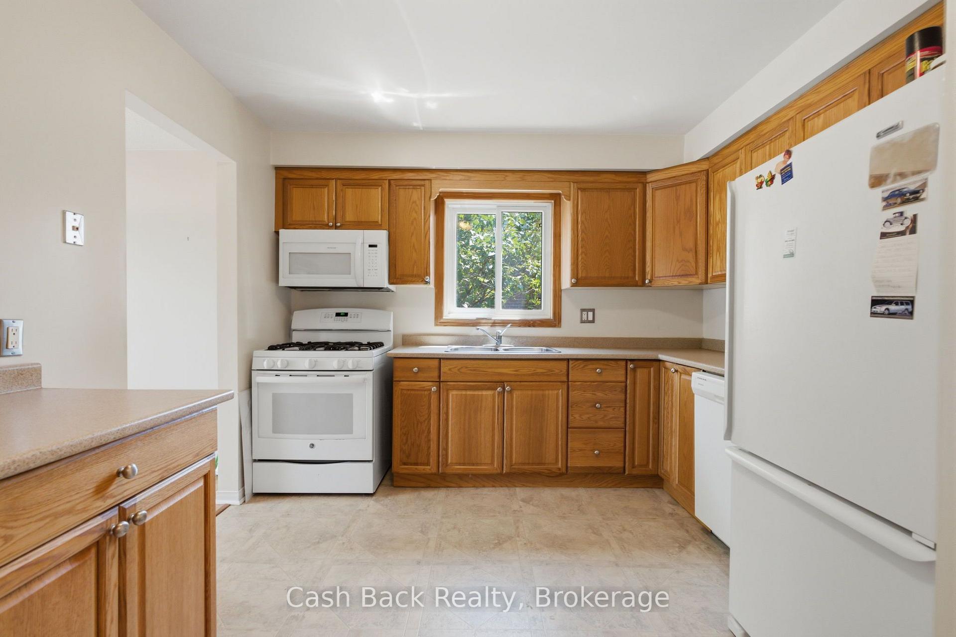 Photo 11 of 147 Kirby Crescent, Whitby, Blue Grass Meadows — HOMEH