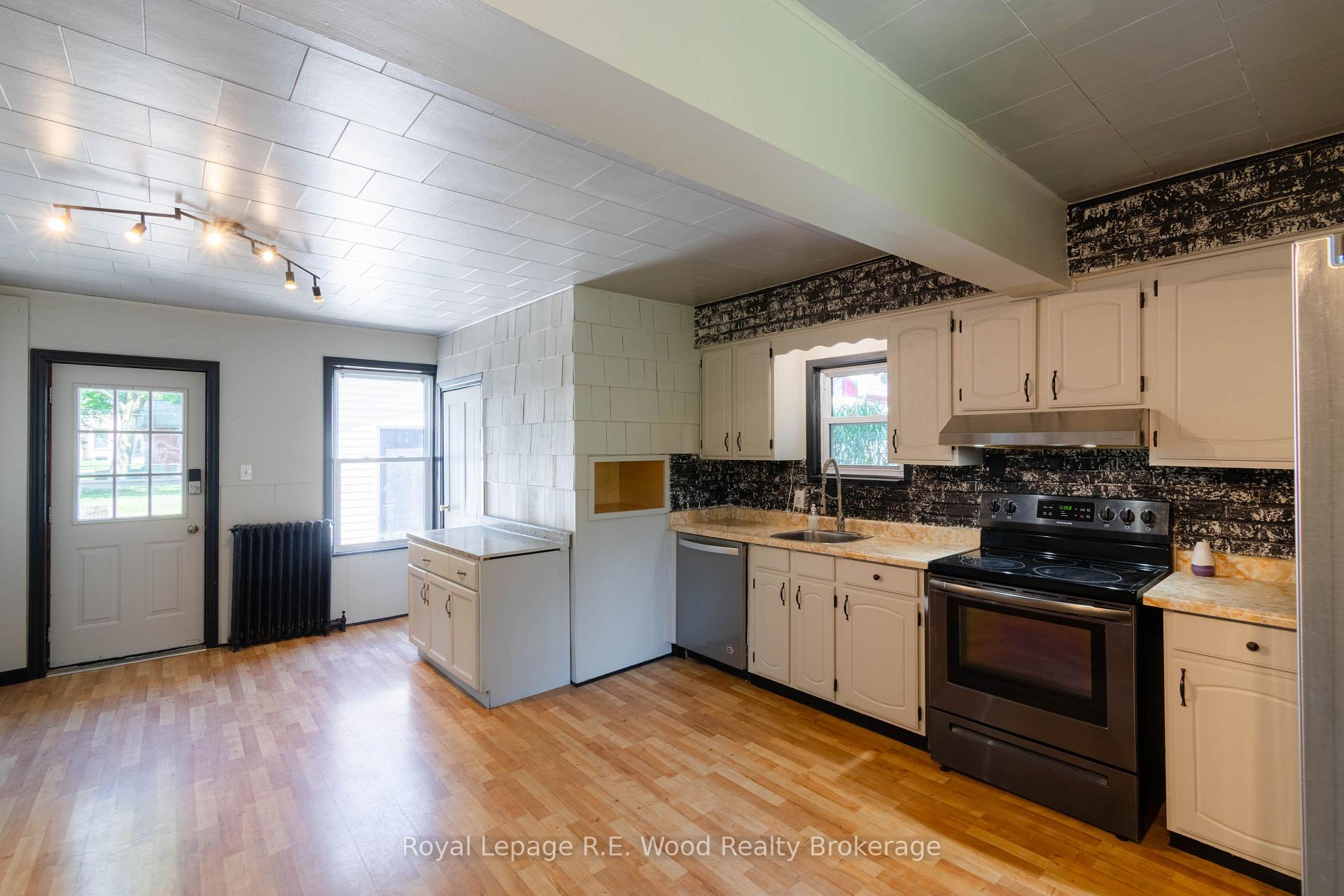 Photo 11 of 311 Talbot Street E, Aylmer — HOMEH