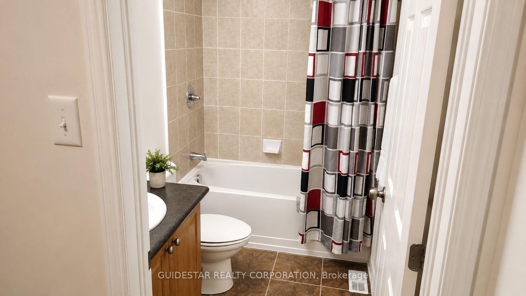 Photo 12 of 438 Haresfield Court, Ottawa, Riverside South/Gloucester Glen — HOMEH
