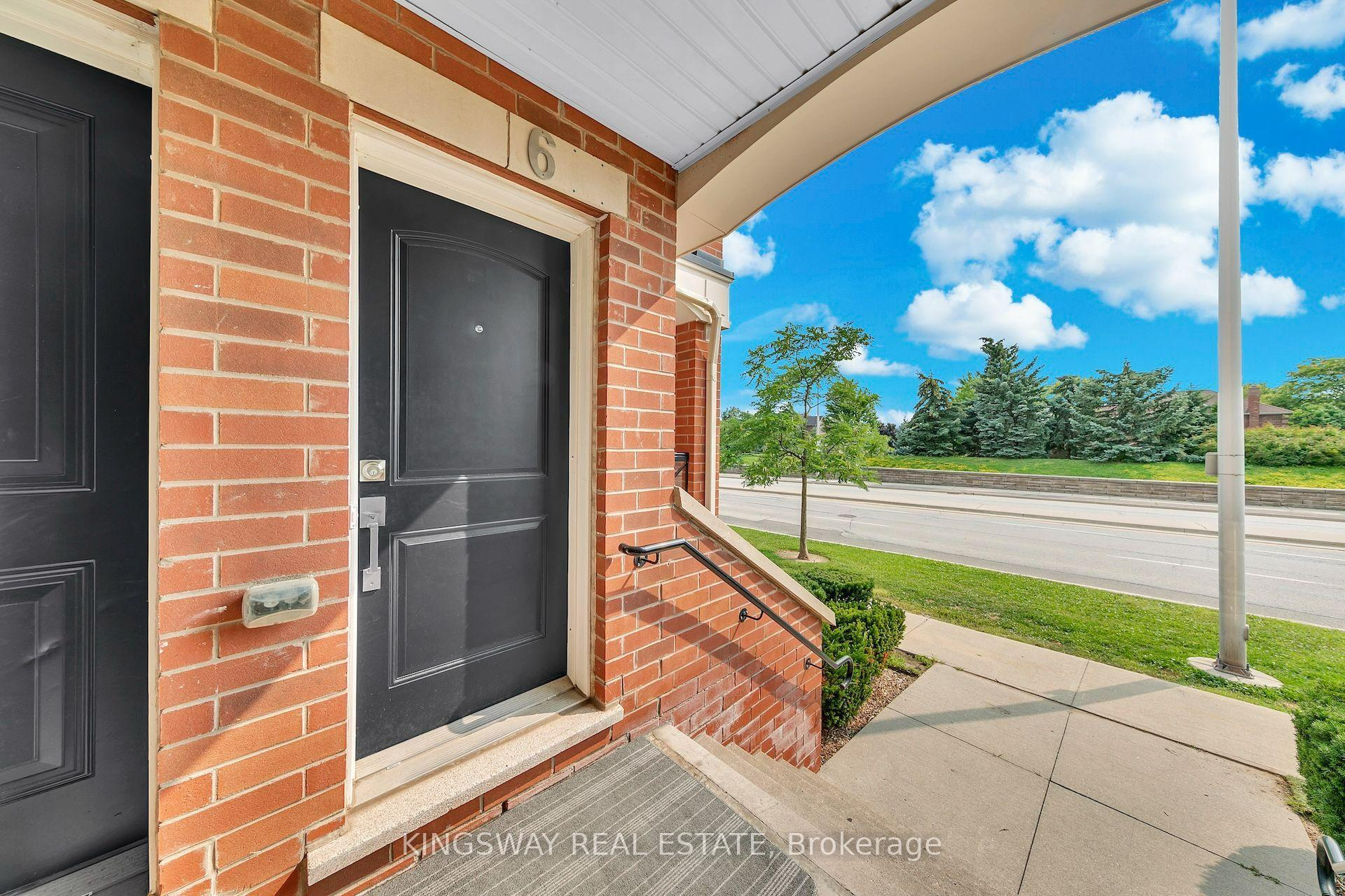 Photo 2 of Unit 6, 2557 Sixth Line W, Oakville, River Oaks — HOMEH