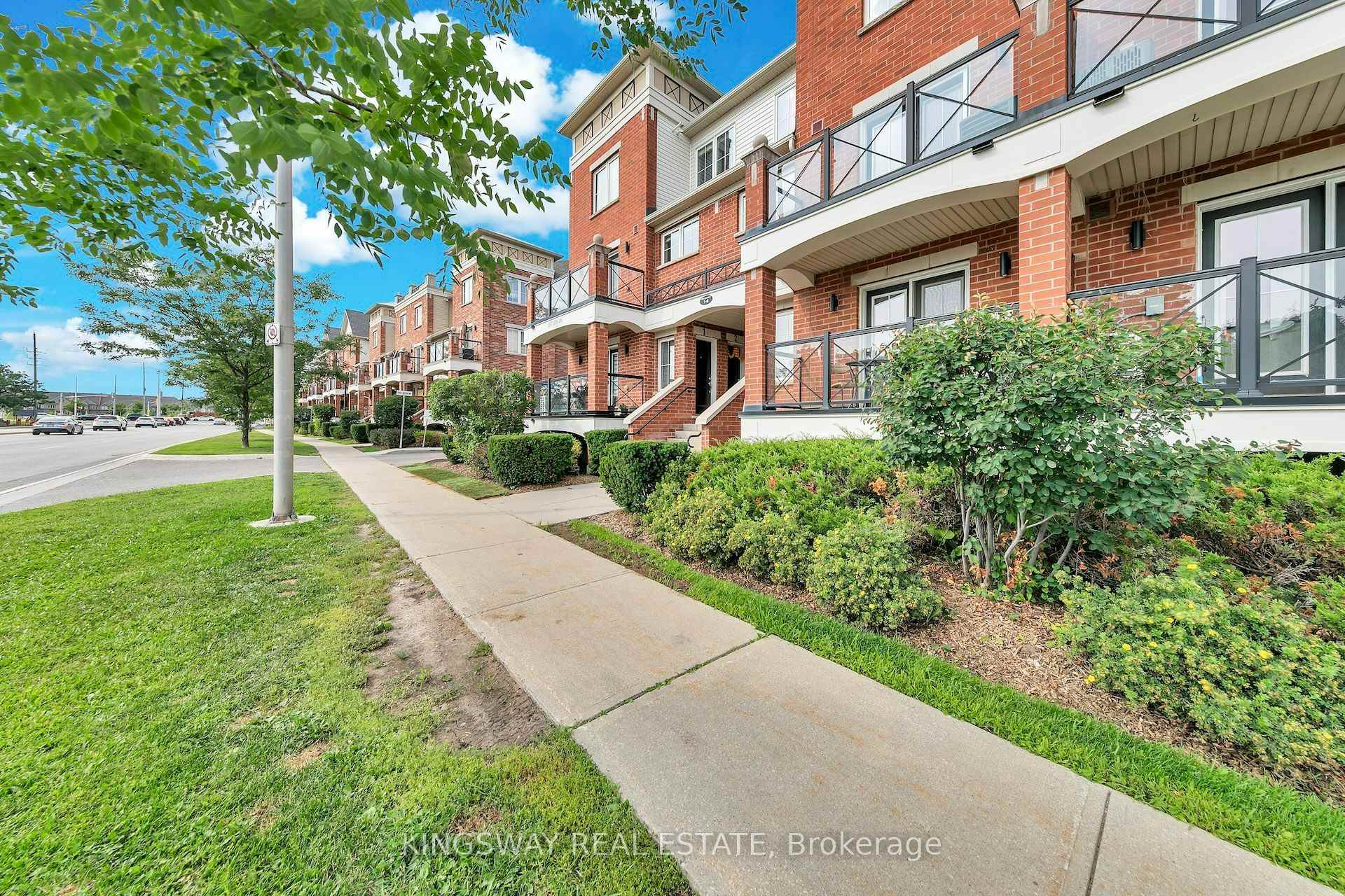 Photo 3 of Unit 6, 2557 Sixth Line W, Oakville, River Oaks — HOMEH