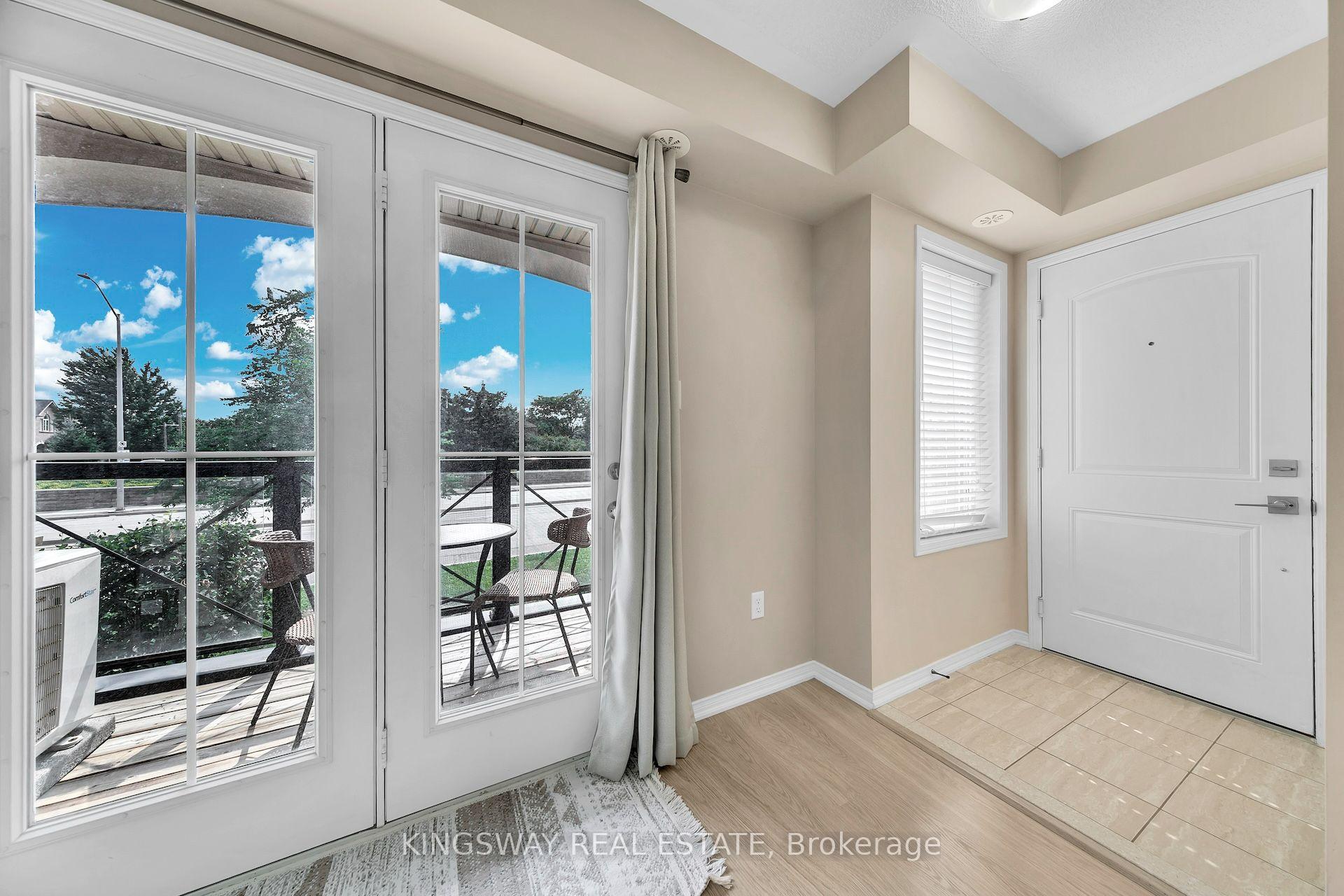 Photo 4 of Unit 6, 2557 Sixth Line W, Oakville, River Oaks — HOMEH