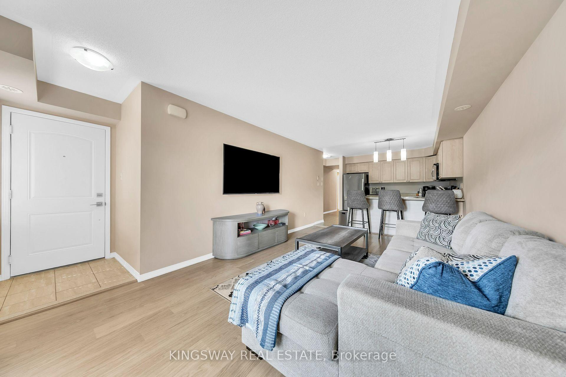 Photo 5 of Unit 6, 2557 Sixth Line W, Oakville, River Oaks — HOMEH