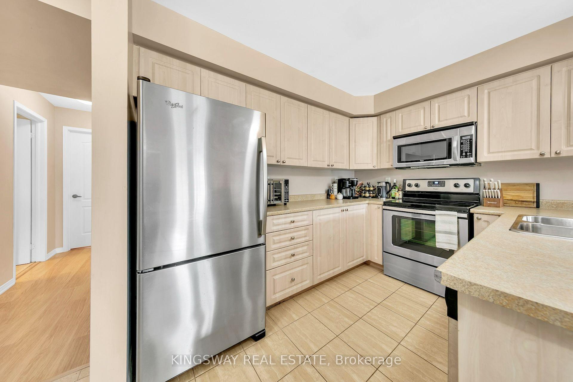 Photo 6 of Unit 6, 2557 Sixth Line W, Oakville, River Oaks — HOMEH