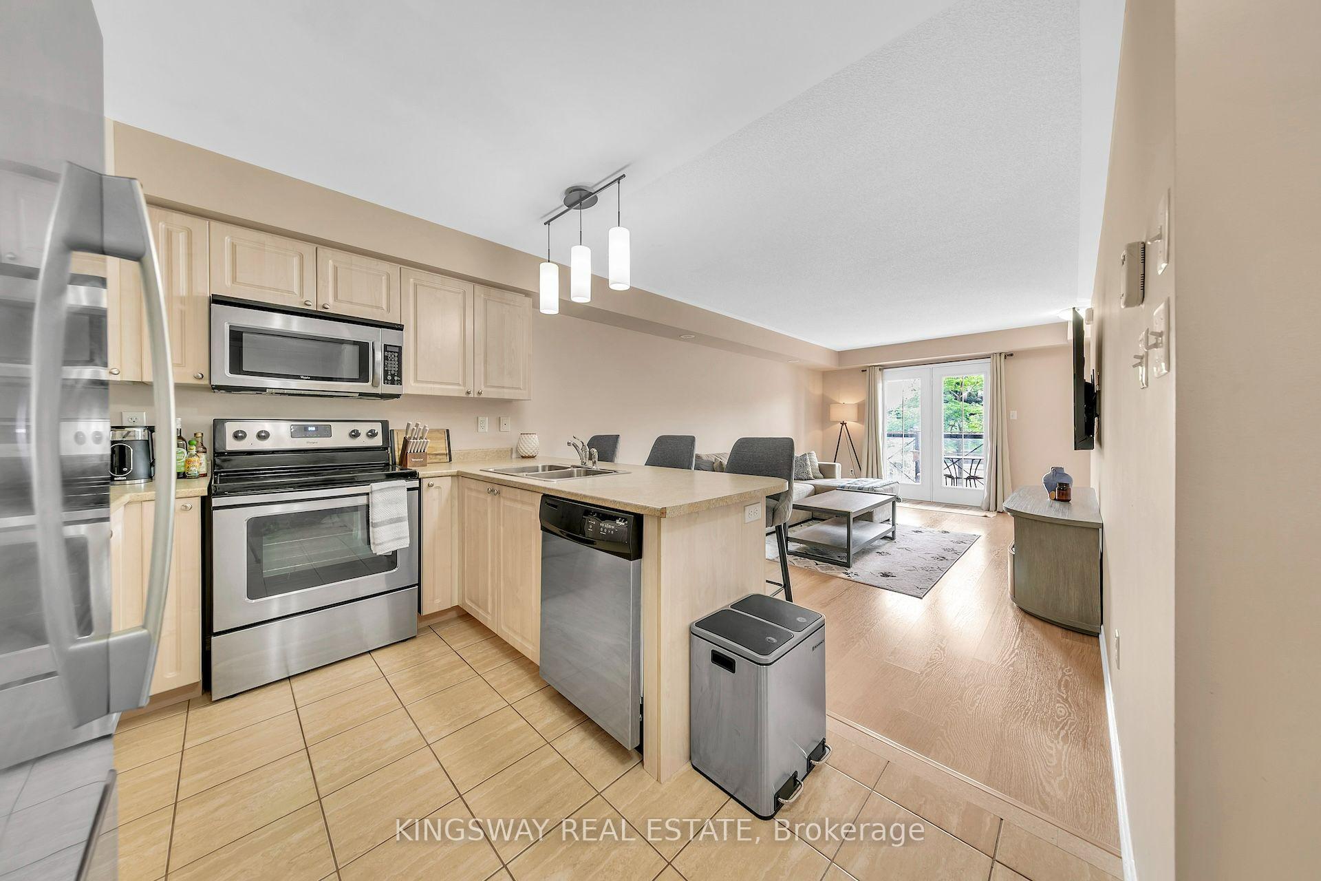 Photo 7 of Unit 6, 2557 Sixth Line W, Oakville, River Oaks — HOMEH
