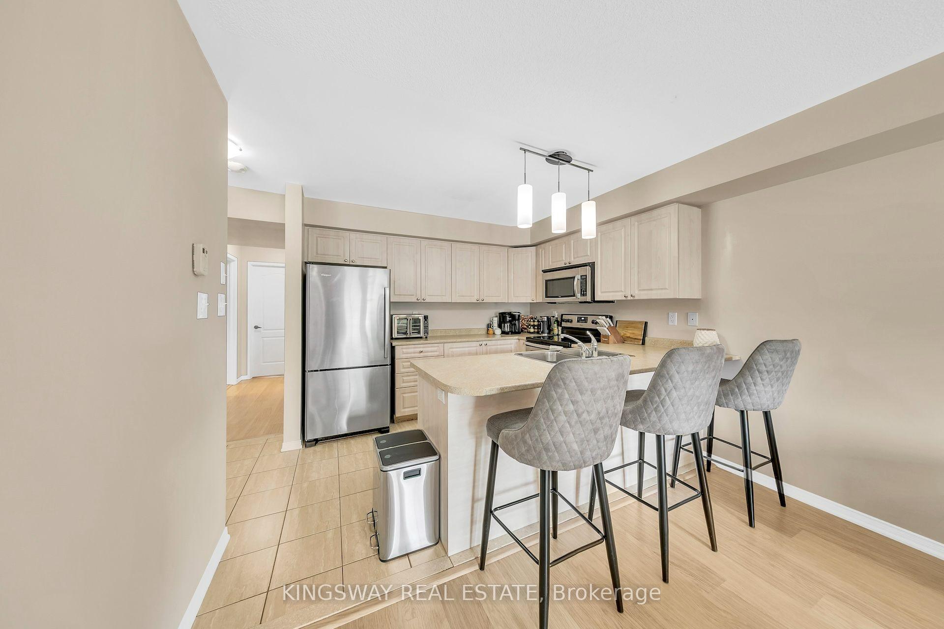 Photo 8 of Unit 6, 2557 Sixth Line W, Oakville, River Oaks — HOMEH