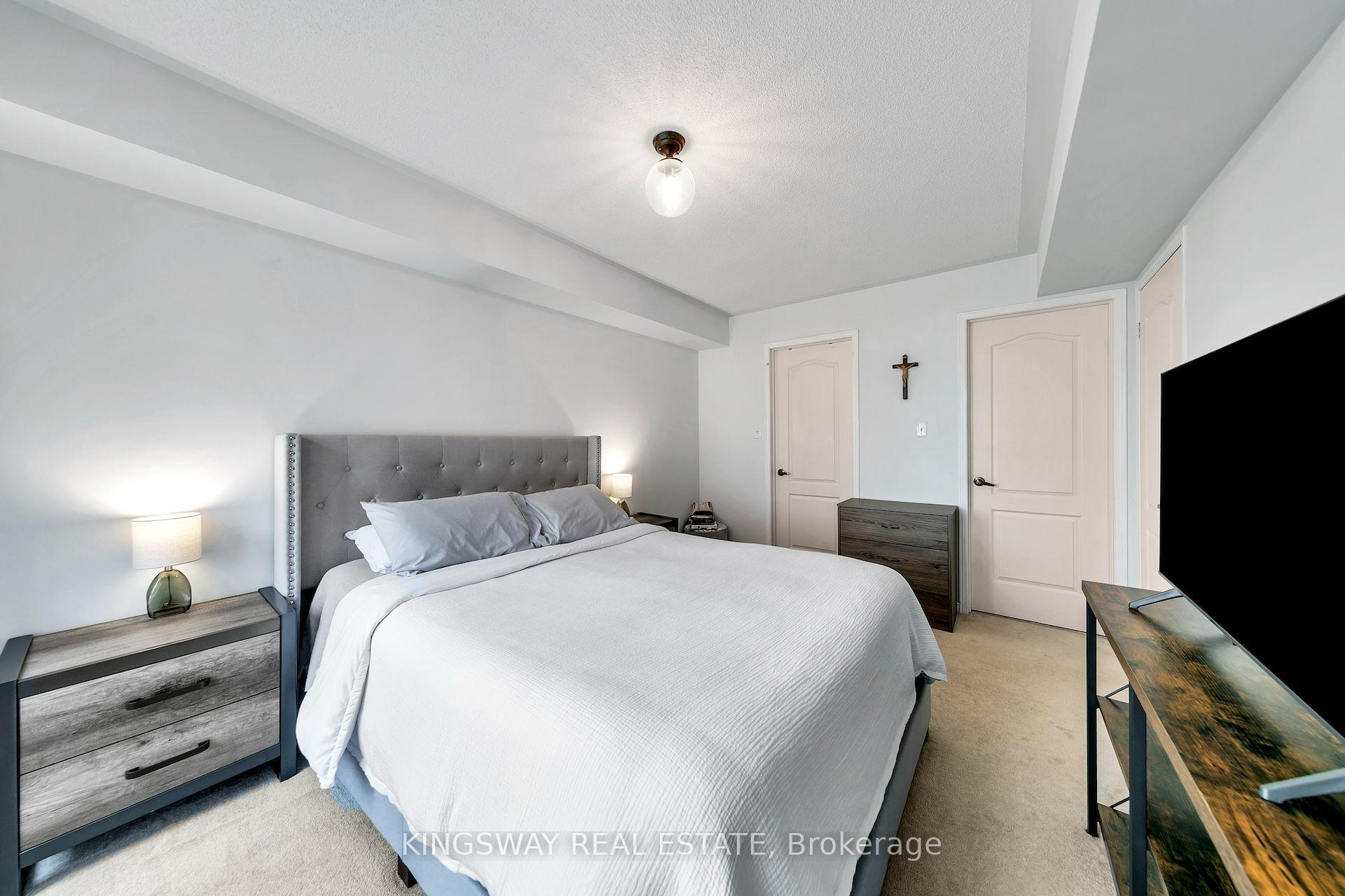 Photo 9 of Unit 6, 2557 Sixth Line W, Oakville, River Oaks — HOMEH