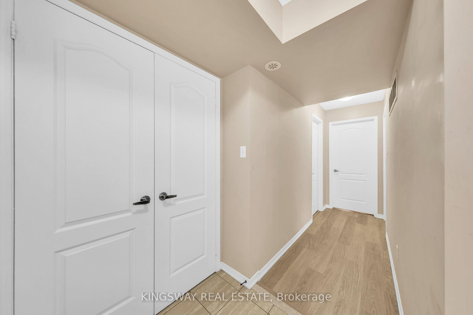Photo 17 of Unit 6, 2557 Sixth Line W, Oakville, River Oaks — HOMEH