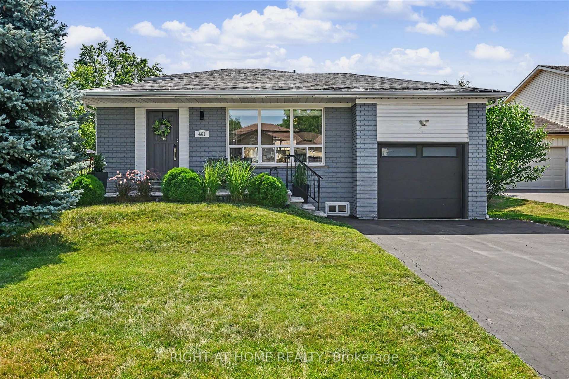 Photo 2 of 461 Withnell Crescent, Oakville, West — HOMEH
